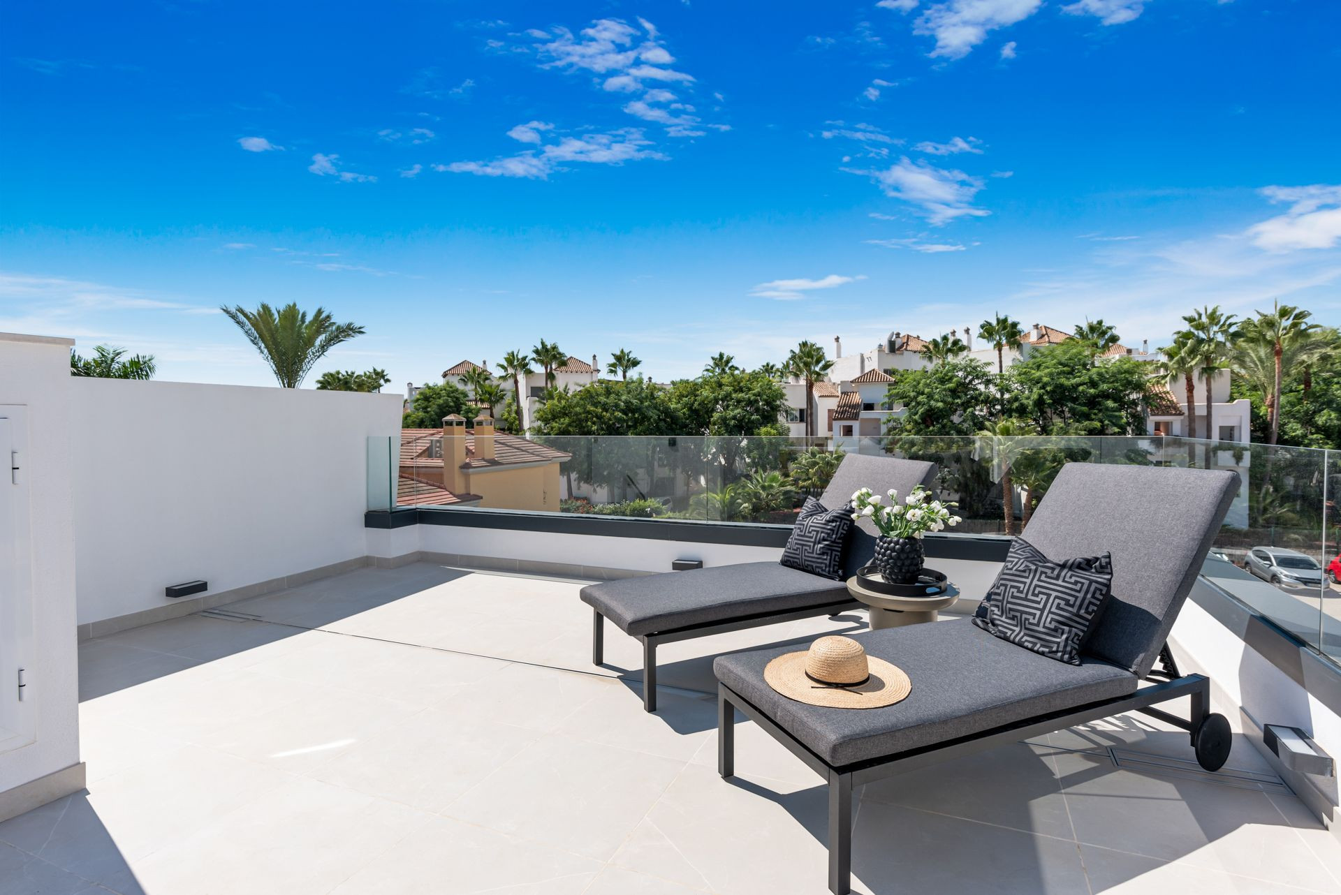 Villa 5 Bedrooms 4 Bathrooms in Marbella, Costa del Sol