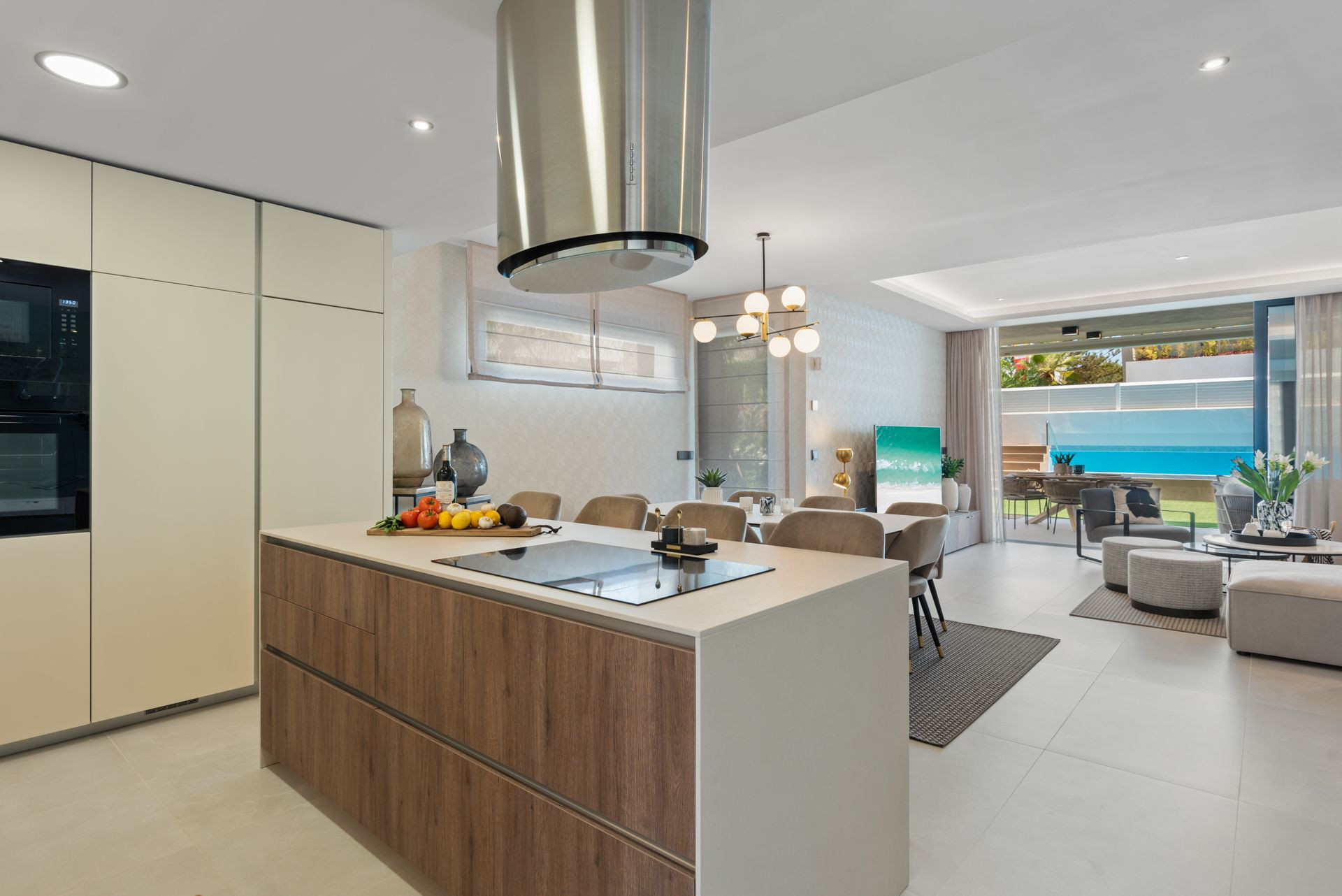 Villa 5 Bedrooms 4 Bathrooms in Marbella, Costa del Sol