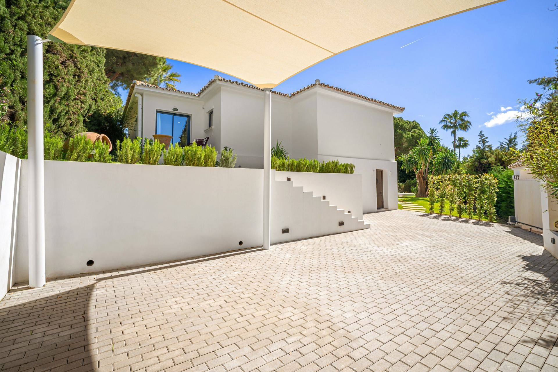 Villa 4 Bedrooms 4 Bathrooms in Marbella, Costa del Sol