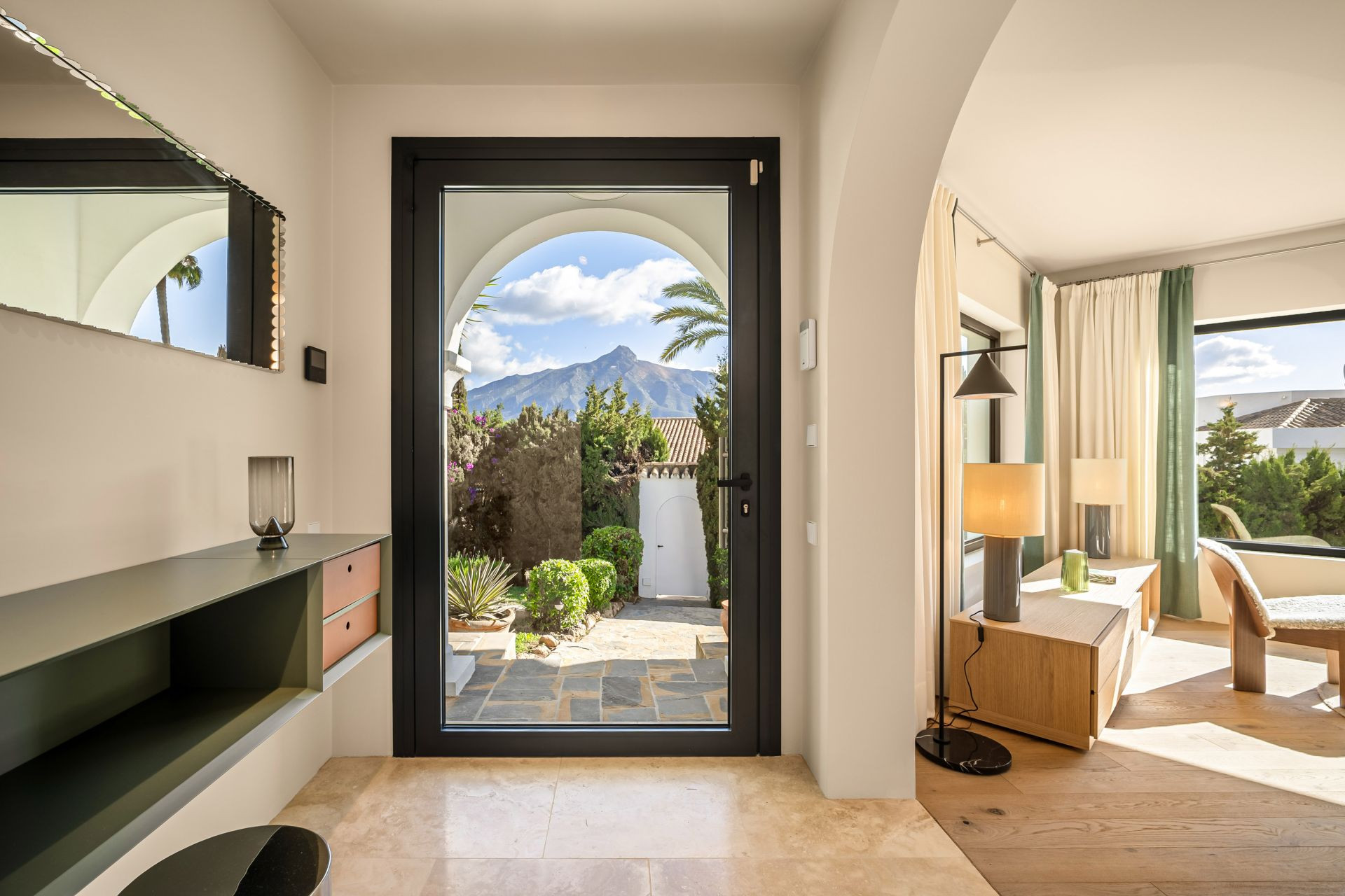 Villa 4 Bedrooms 4 Bathrooms in Marbella, Costa del Sol
