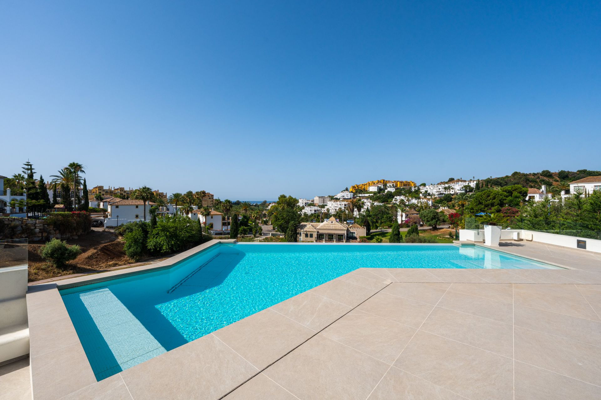 Villa 4 Bedrooms 4 Bathrooms in Estepona, Costa del Sol