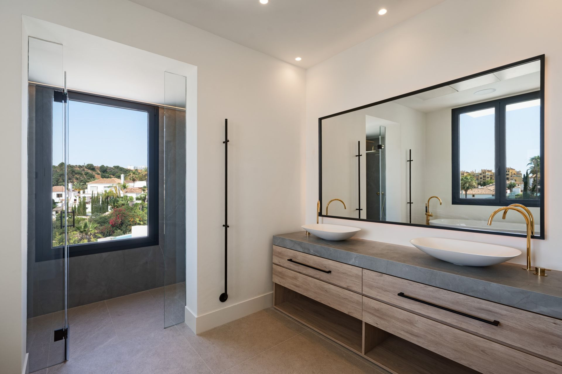 Villa 4 Bedrooms 4 Bathrooms in Estepona, Costa del Sol