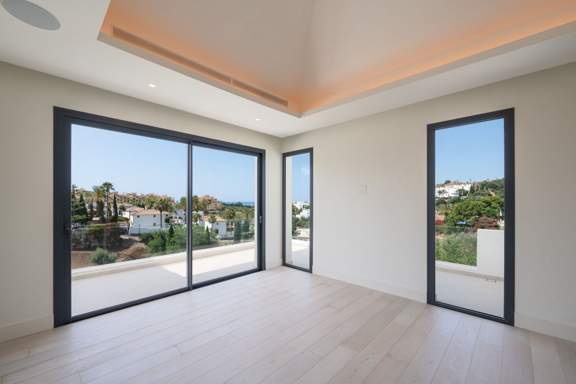 Villa 4 Bedrooms 4 Bathrooms in Estepona, Costa del Sol
