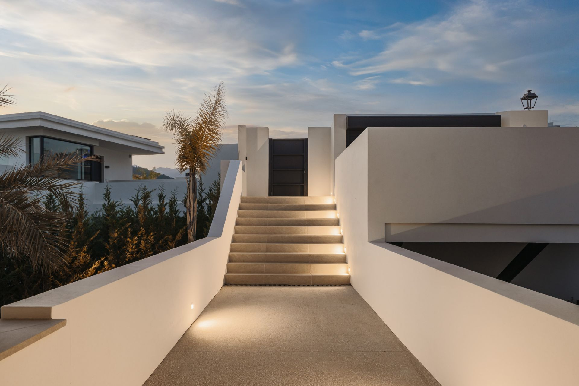 Villa 4 Bedrooms 4 Bathrooms in Estepona, Costa del Sol