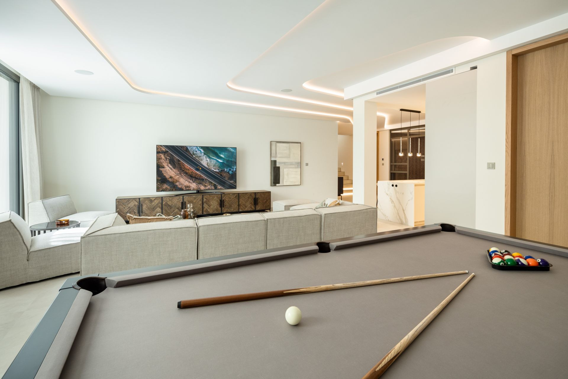 Villa 5 Bedrooms 6 Bathrooms in Marbella, Costa del Sol