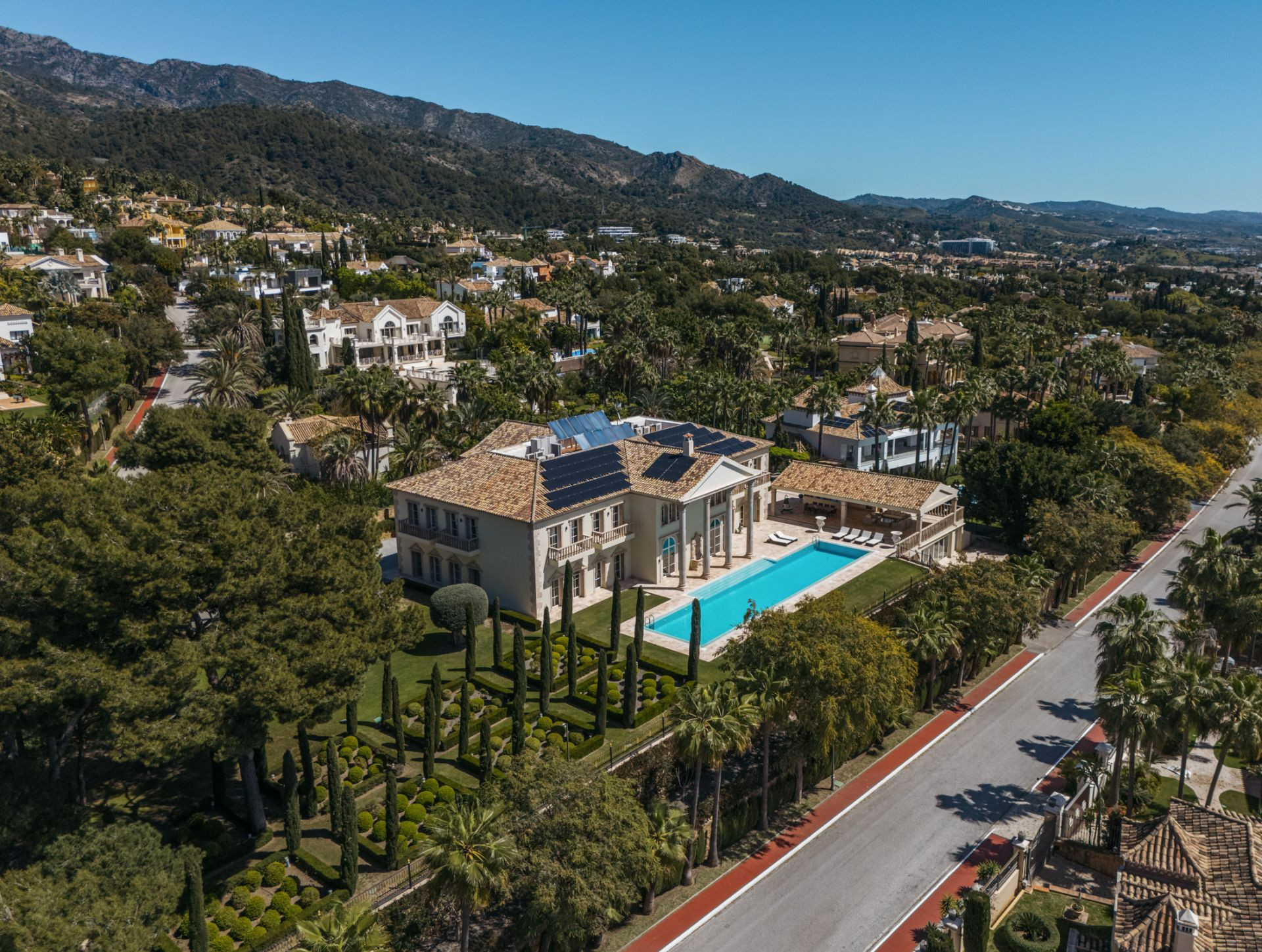 Villa 7 Bedrooms 7 Bathrooms in Marbella, Costa del Sol