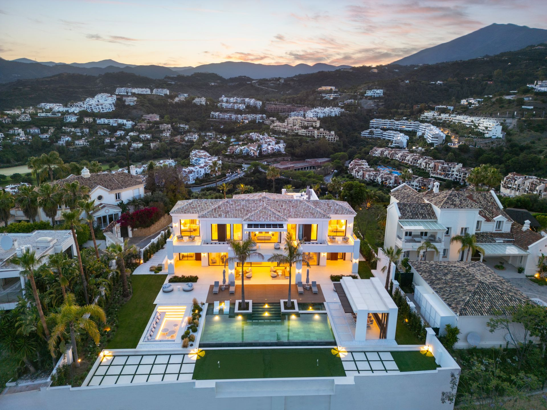 Villa 7 Bedrooms 7 Bathrooms in Marbella, Costa del Sol