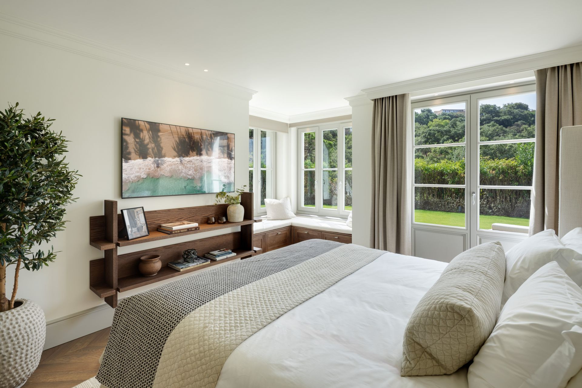 Villa 5 Bedrooms 6 Bathrooms in Marbella, Costa del Sol
