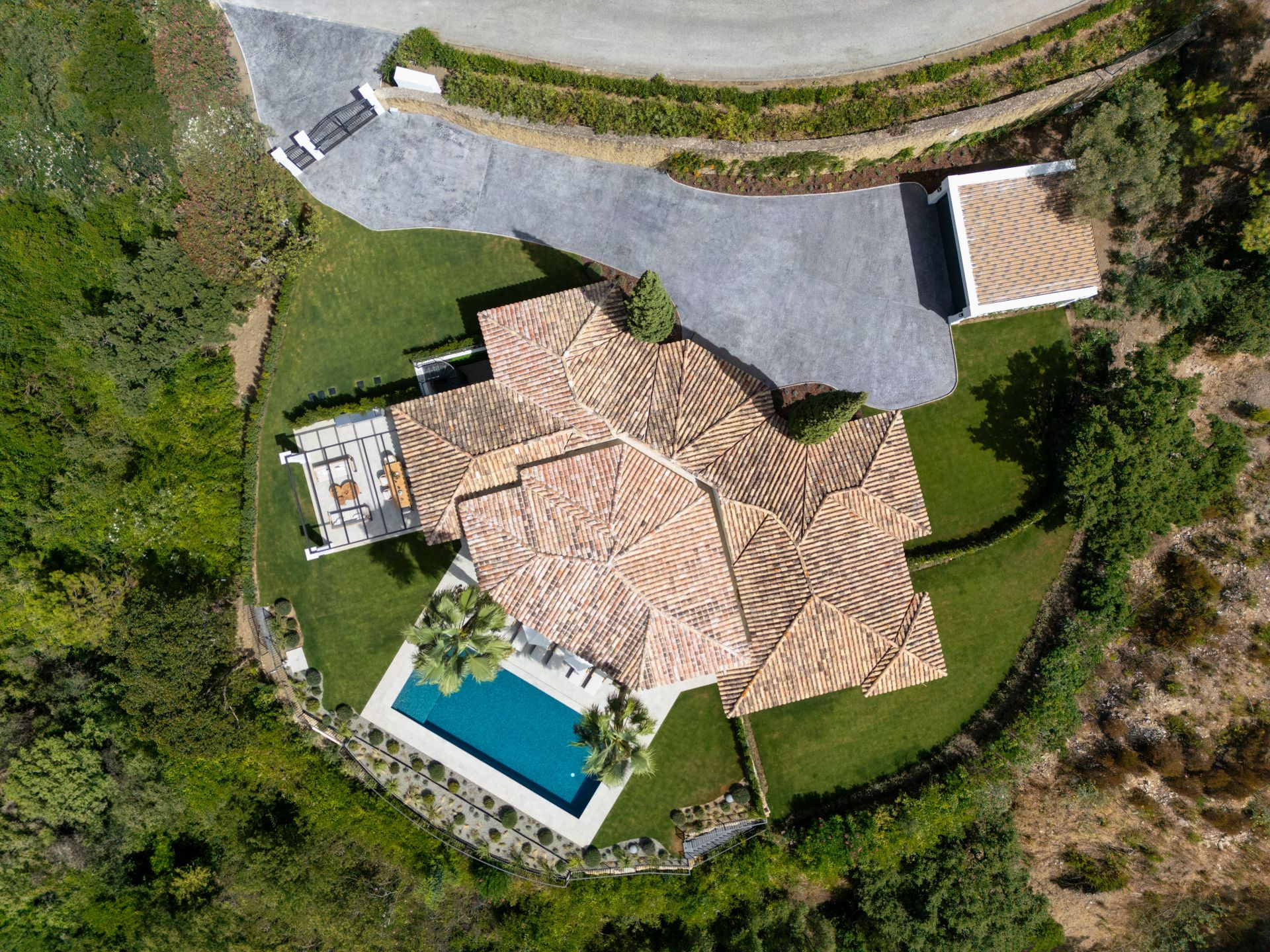 Villa 5 Bedrooms 6 Bathrooms in Marbella, Costa del Sol