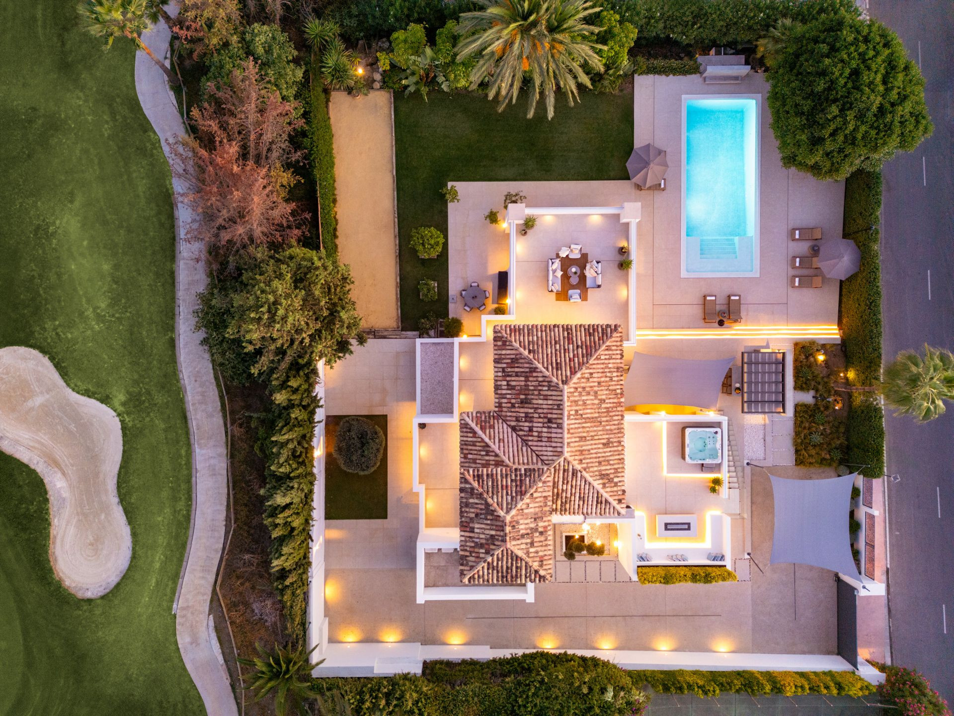 Villa 6 Bedrooms 5 Bathrooms in Marbella, Costa del Sol