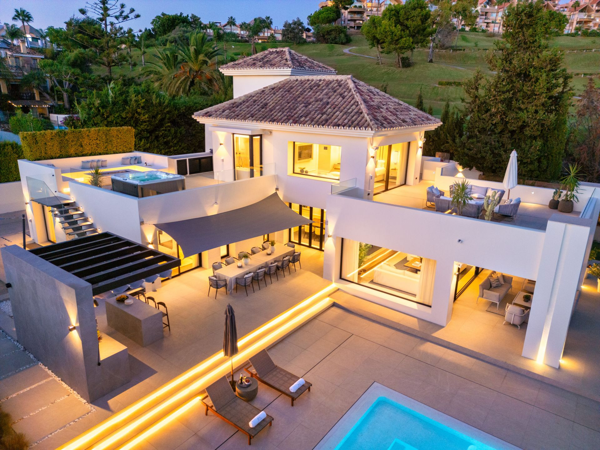Villa 6 Bedrooms 5 Bathrooms in Marbella, Costa del Sol