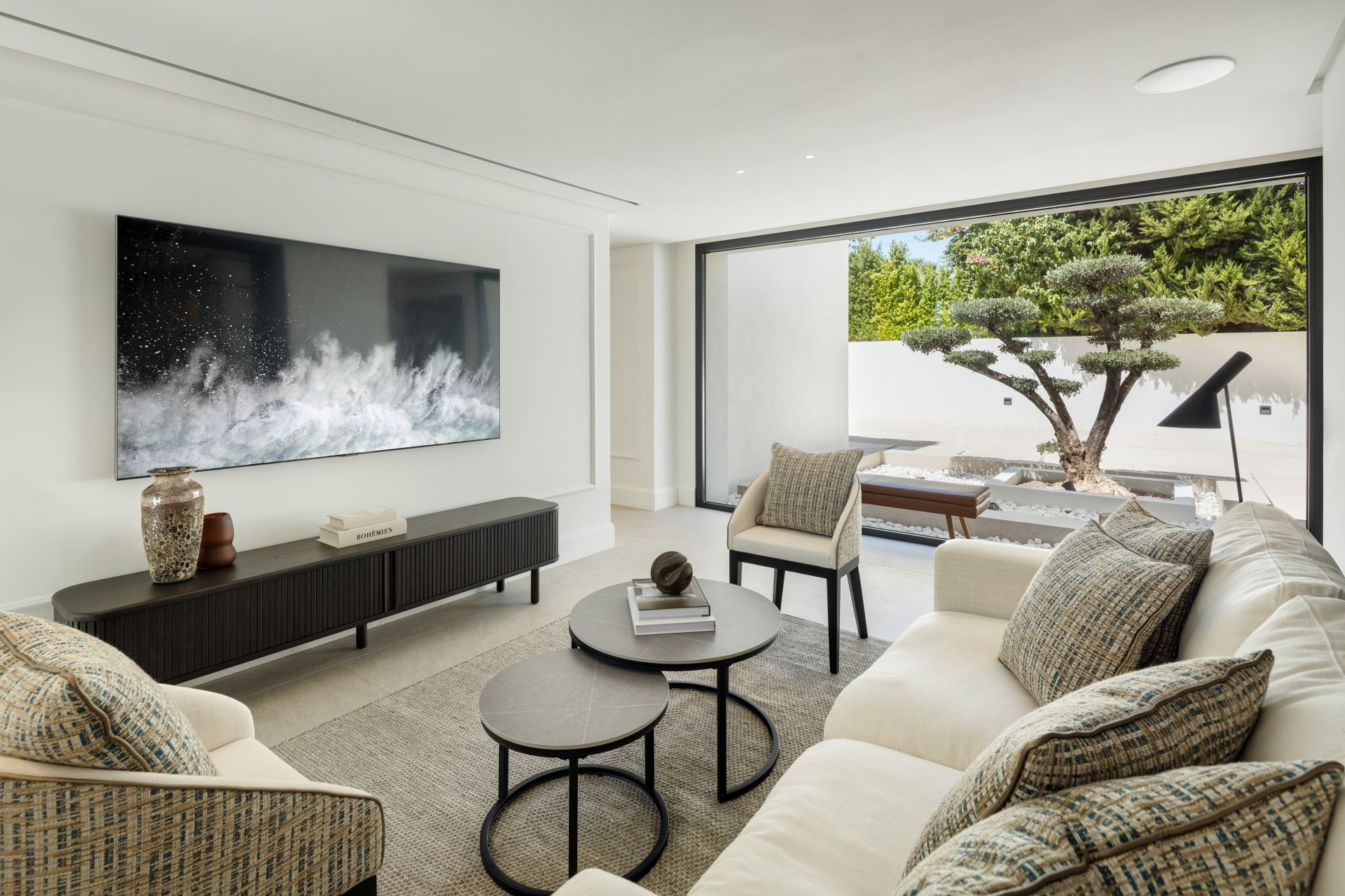 Villa 6 Bedrooms 5 Bathrooms in Marbella, Costa del Sol
