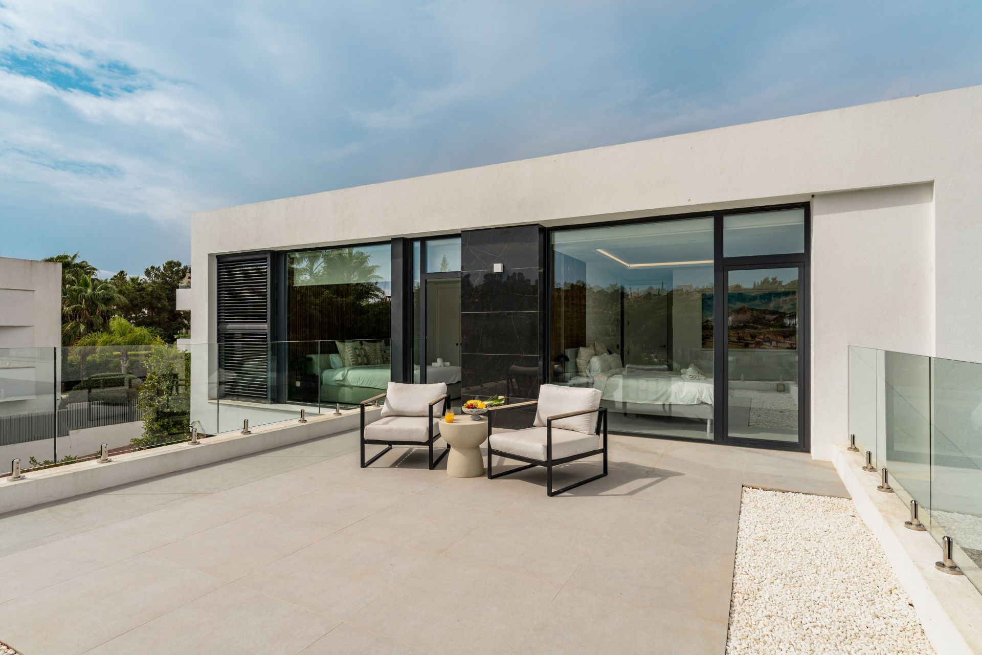 Villa 5 Bedrooms 4 Bathrooms in Marbella, Costa del Sol