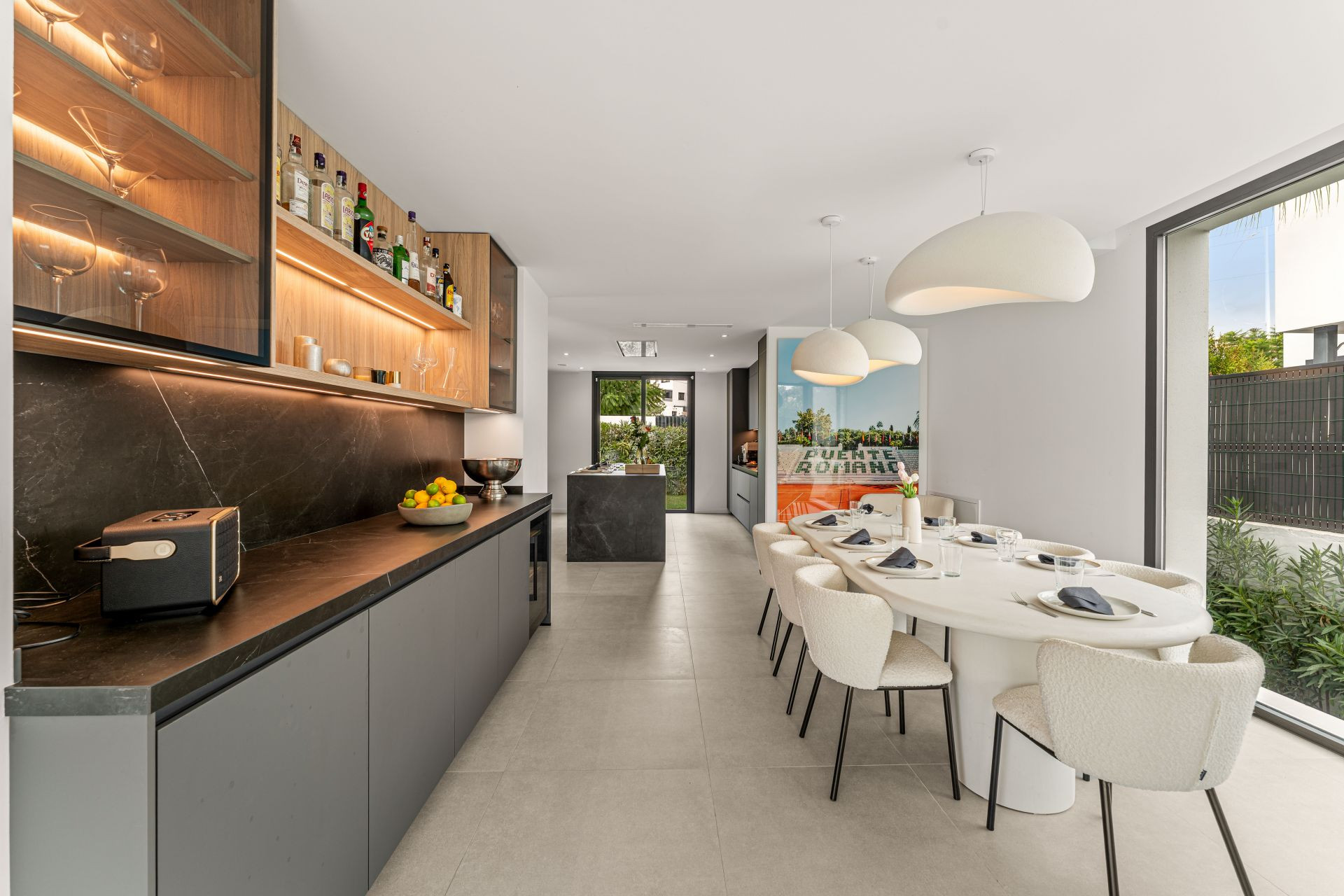 Villa 5 Bedrooms 4 Bathrooms in Marbella, Costa del Sol