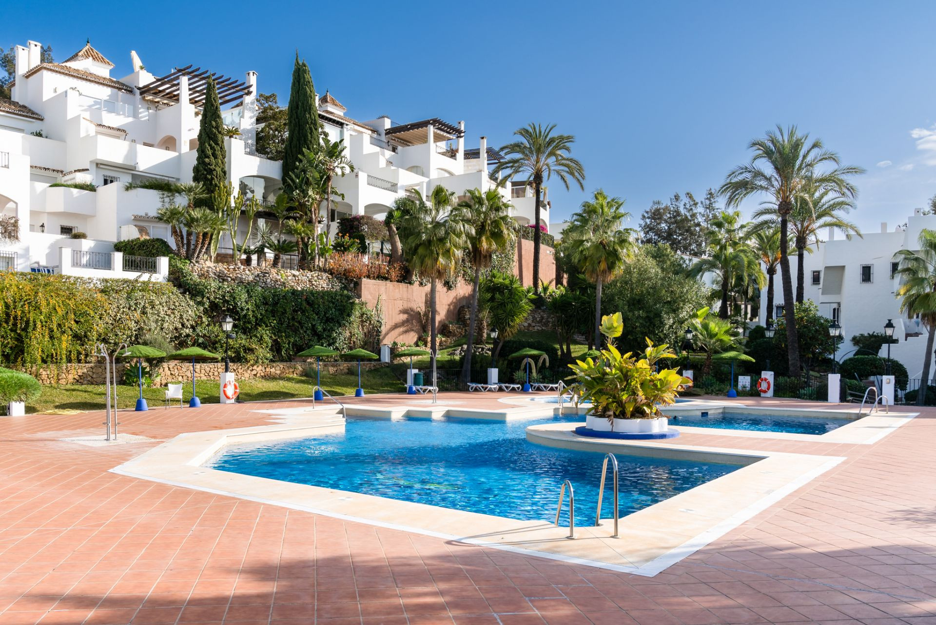 Semi Detached Villa 4 Bedrooms 3 Bathrooms in Marbella, Costa del Sol