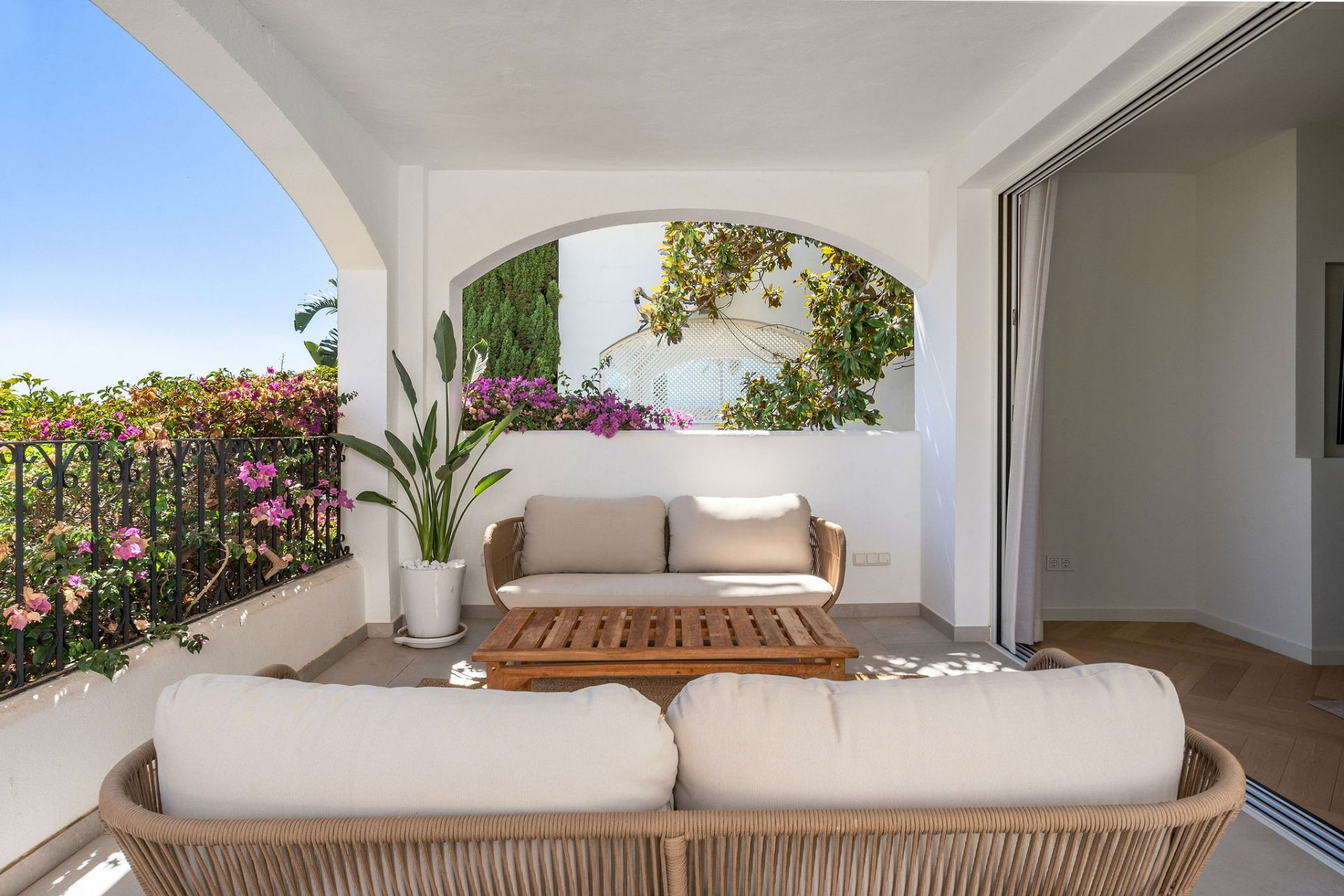 Semi Detached Villa 4 Bedrooms 3 Bathrooms in Marbella, Costa del Sol