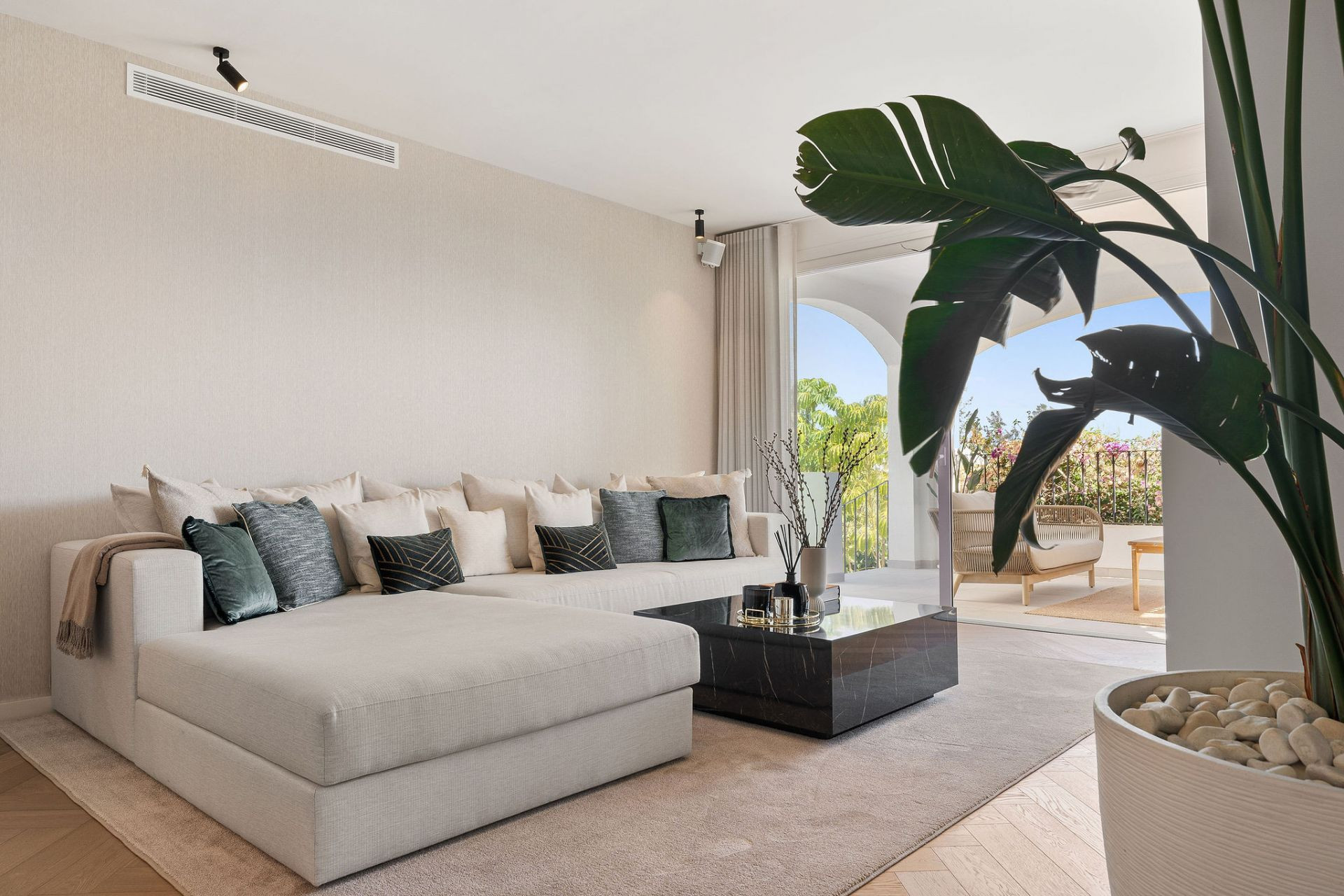 Semi Detached Villa 4 Bedrooms 3 Bathrooms in Marbella, Costa del Sol