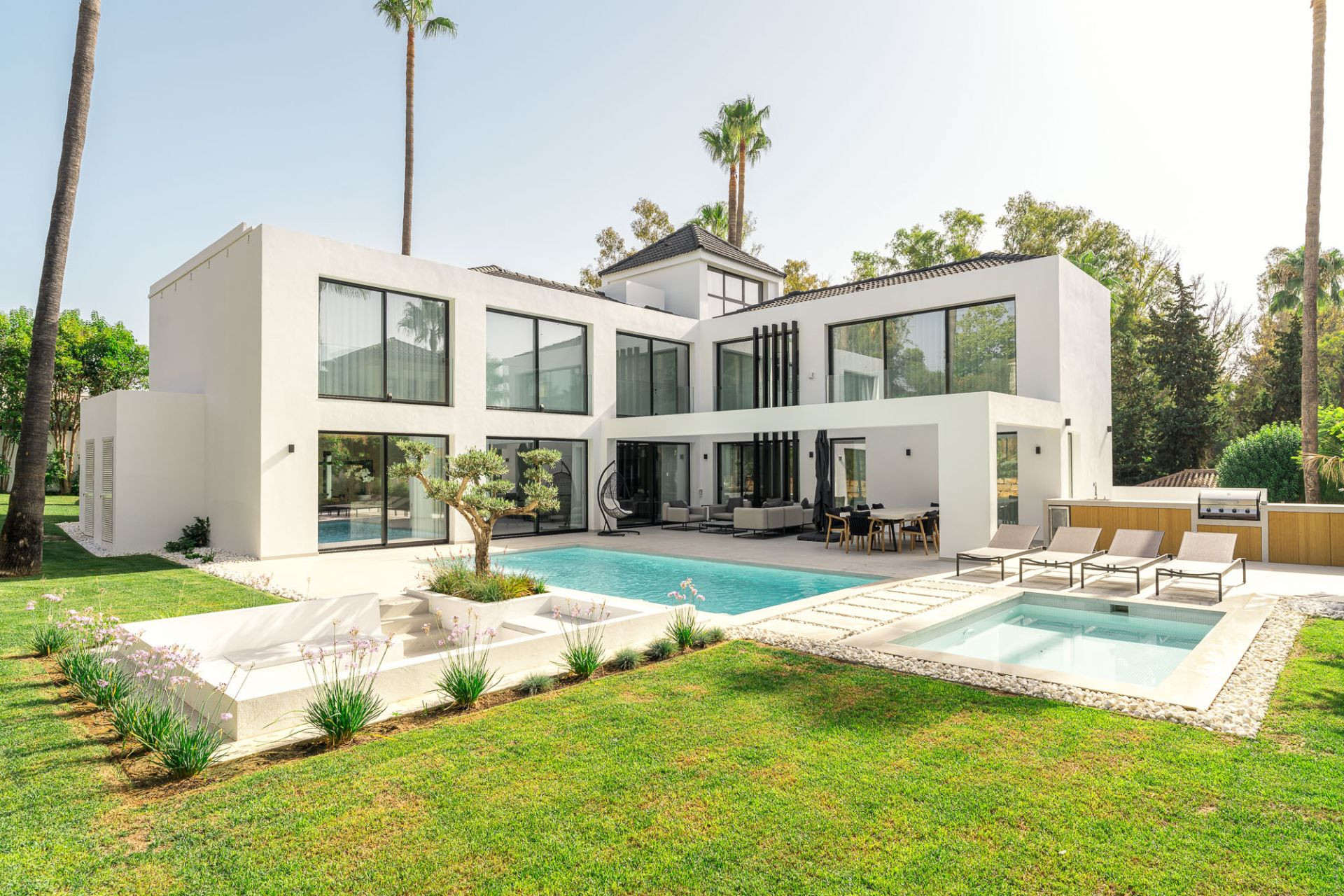 Villa 4 Bedrooms 4 Bathrooms in Marbella, Costa del Sol