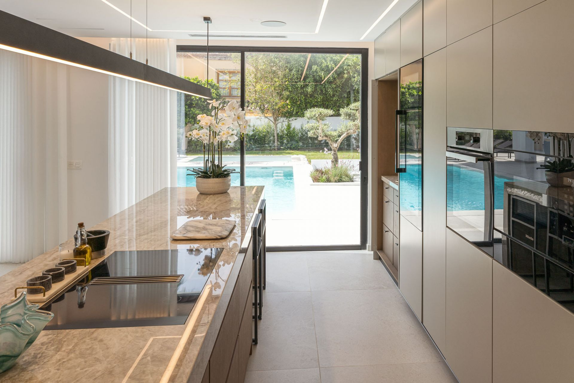 Villa 4 Bedrooms 4 Bathrooms in Marbella, Costa del Sol