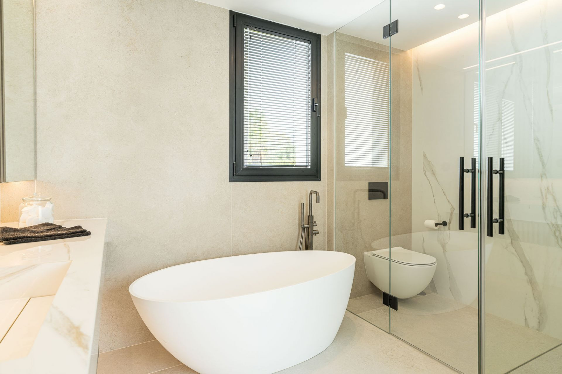 Villa 4 Bedrooms 4 Bathrooms in Marbella, Costa del Sol