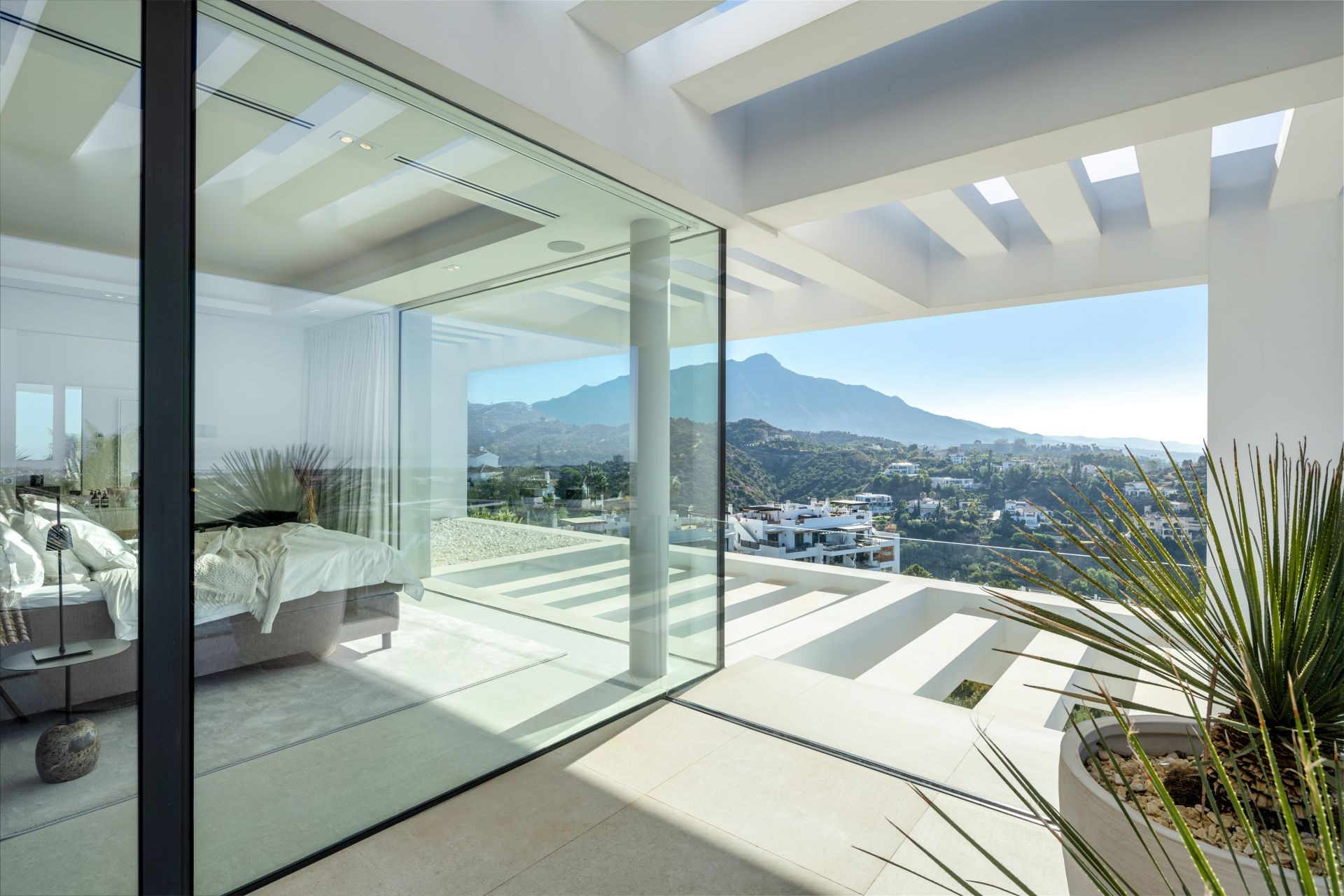 Villa 6 Bedrooms 6 Bathrooms in Marbella, Costa del Sol