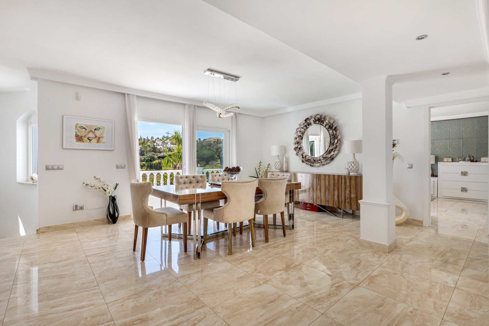 Villa 5 Bedrooms 6 Bathrooms in Marbella, Costa del Sol