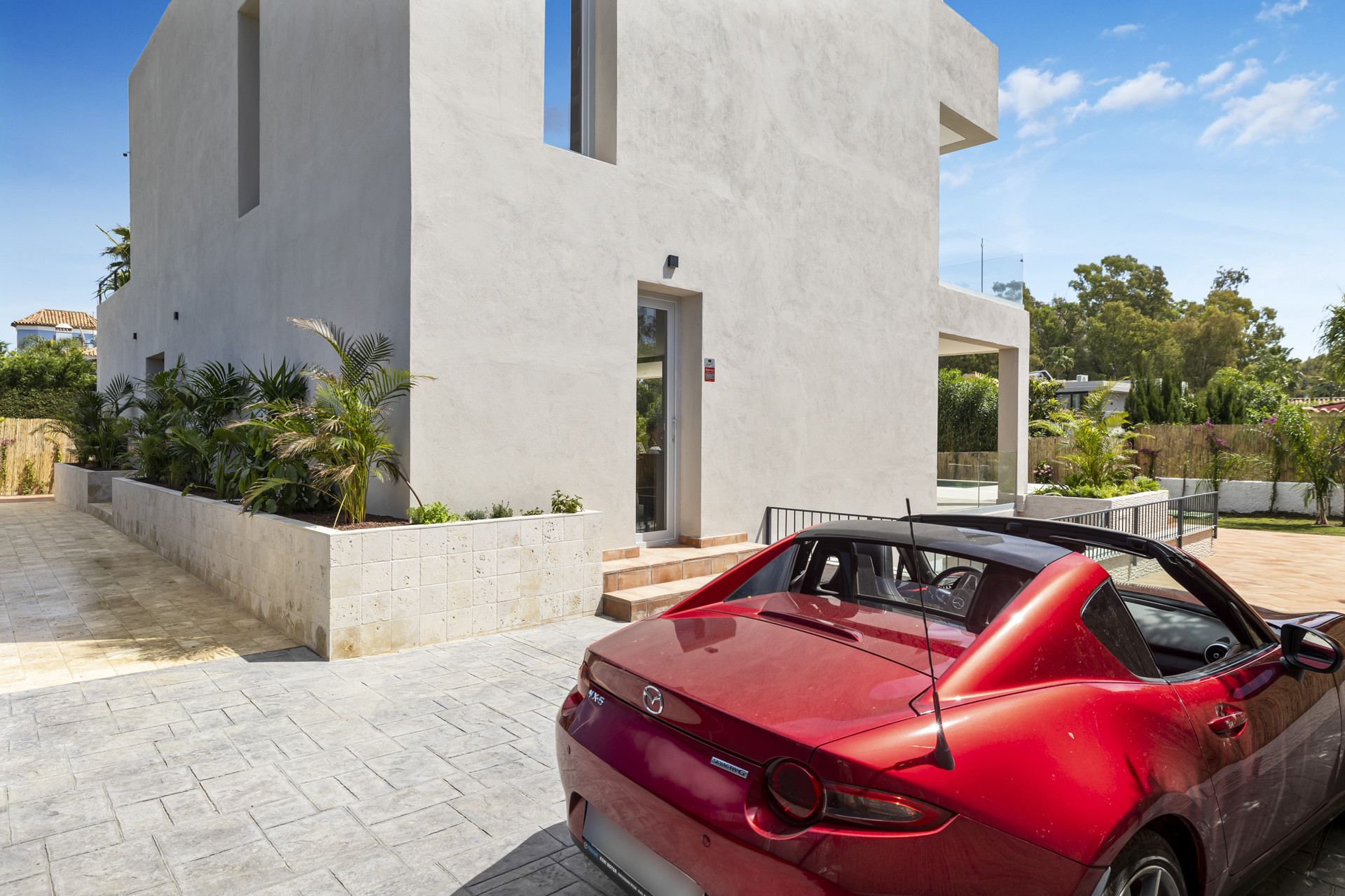 Villa 5 Bedrooms 5 Bathrooms in Linda Vista Baja, Costa del Sol