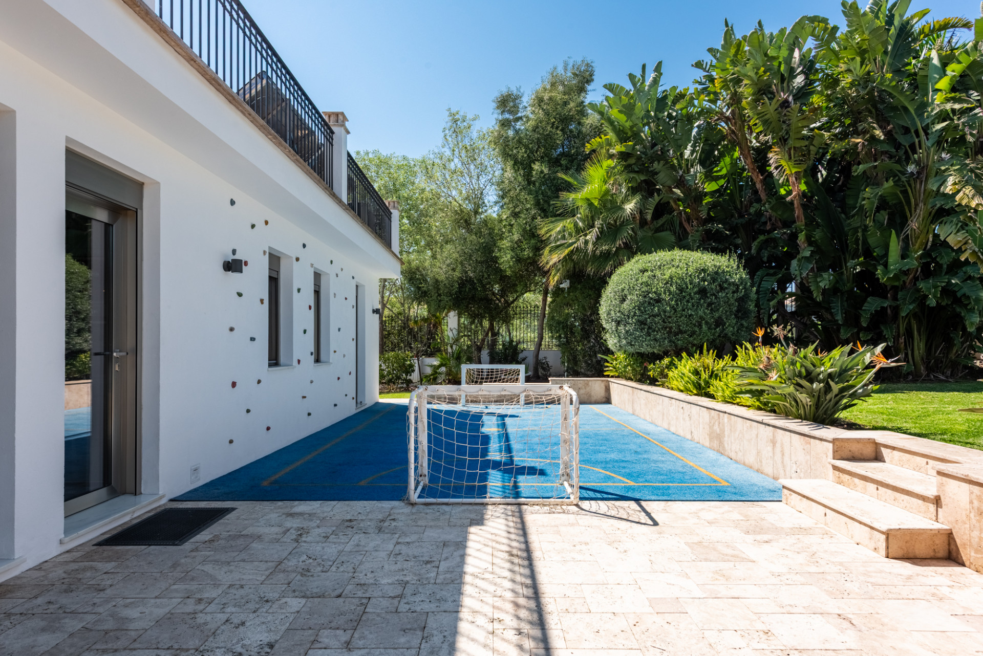 Villa 4 Bedrooms 4 Bathrooms in San Pedro de Alcantara, Costa del Sol