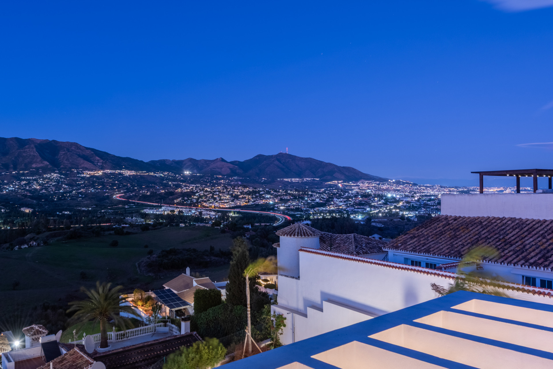 Villa 3 Bedrooms 3 Bathrooms in Cerros del Aguila, Costa del Sol