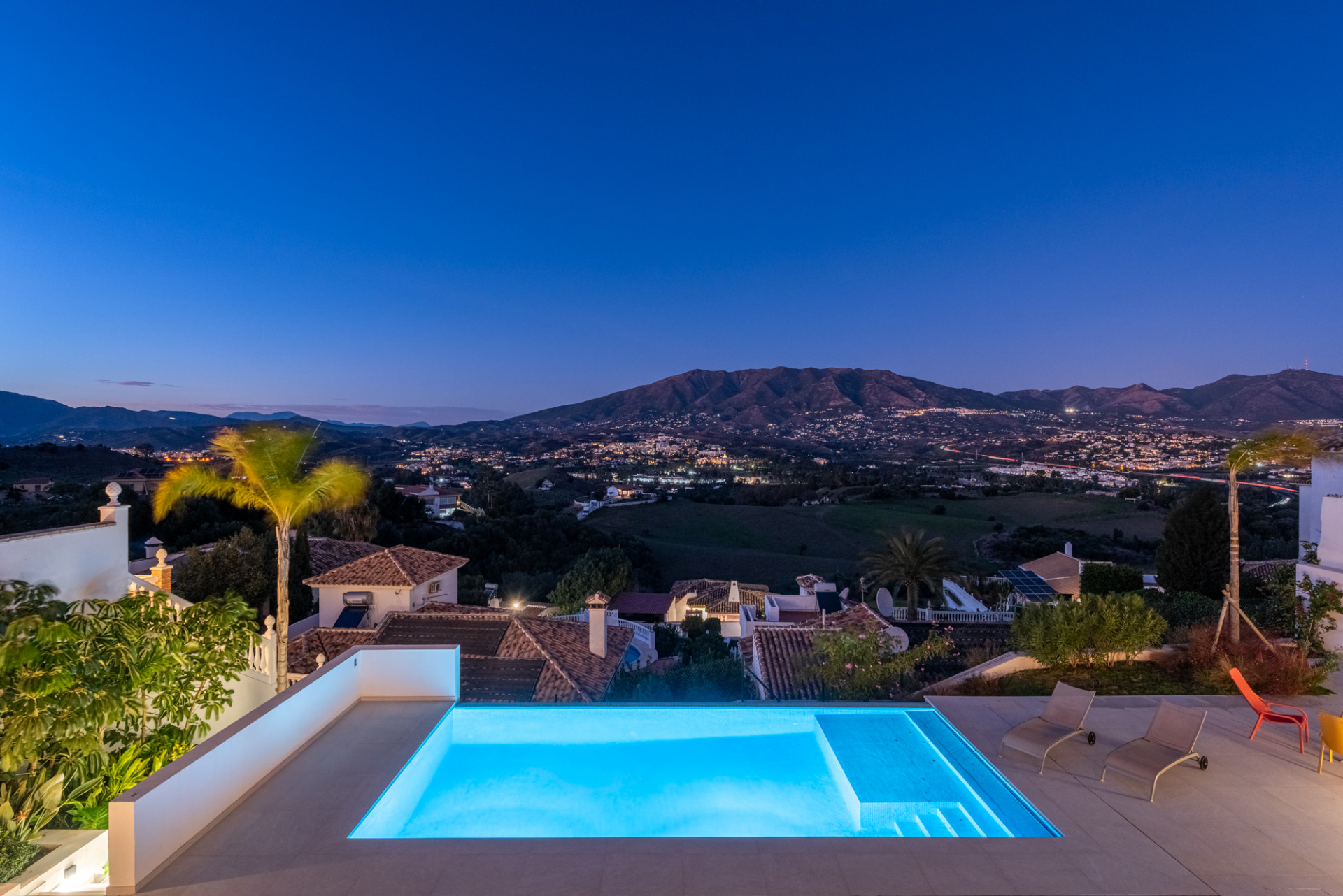 Villa 3 Bedrooms 3 Bathrooms in Cerros del Aguila, Costa del Sol
