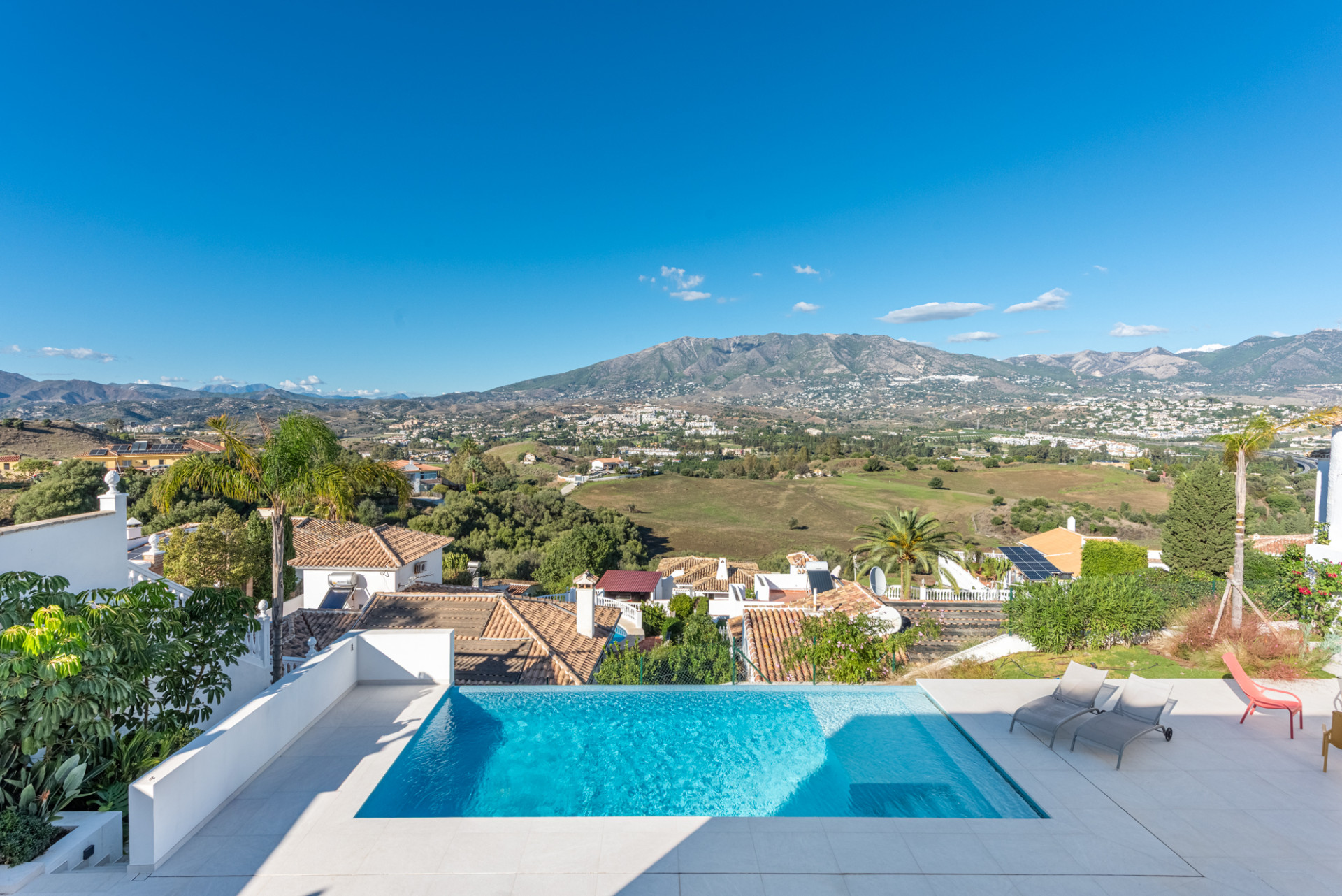 Villa 3 Bedrooms 3 Bathrooms in Cerros del Aguila, Costa del Sol