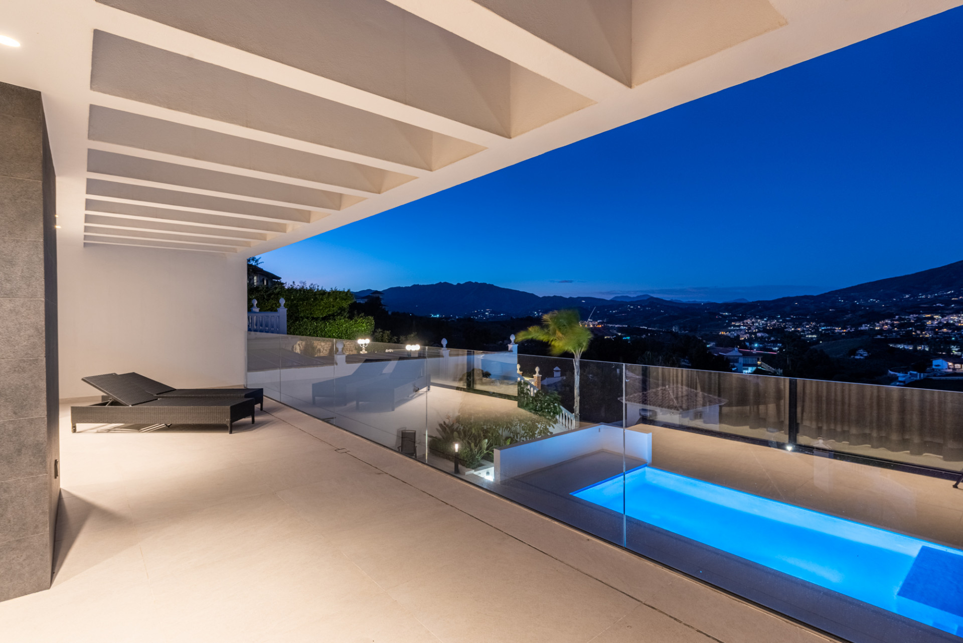 Villa 3 Bedrooms 3 Bathrooms in Cerros del Aguila, Costa del Sol