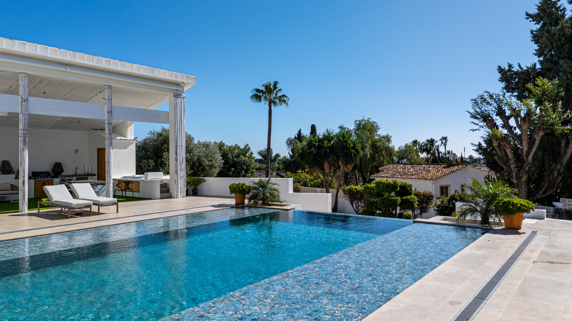 Villa 6 Bedrooms 7 Bathrooms in Guadalmina Alta, Costa del Sol