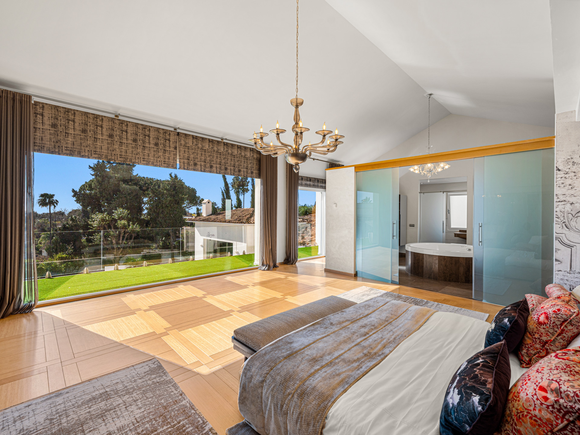 Villa 6 Bedrooms 7 Bathrooms in Guadalmina Alta, Costa del Sol