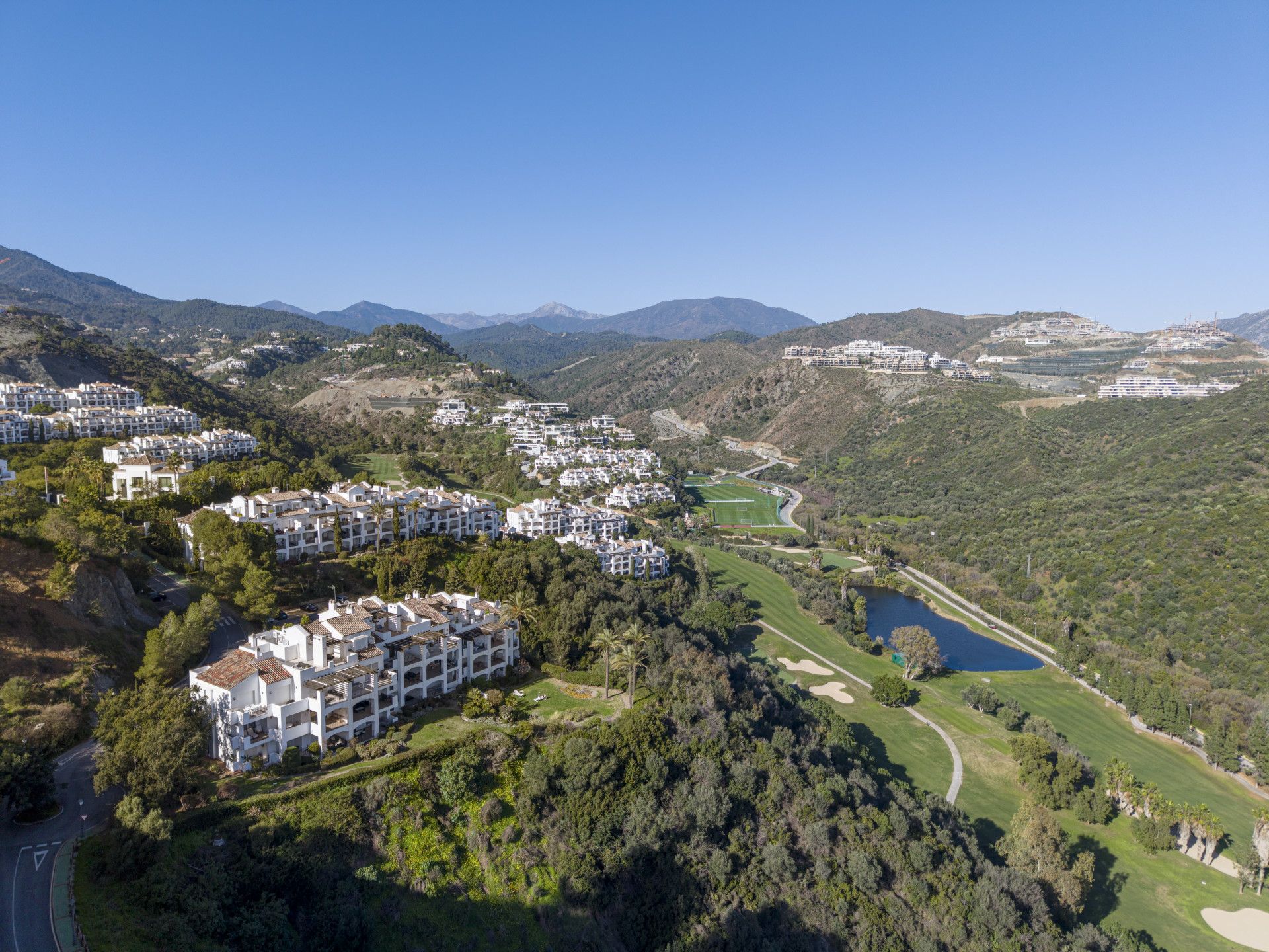 Duplex Penthouse 3 Bedrooms 3 Bathrooms in Altos de La Quinta, Costa del Sol