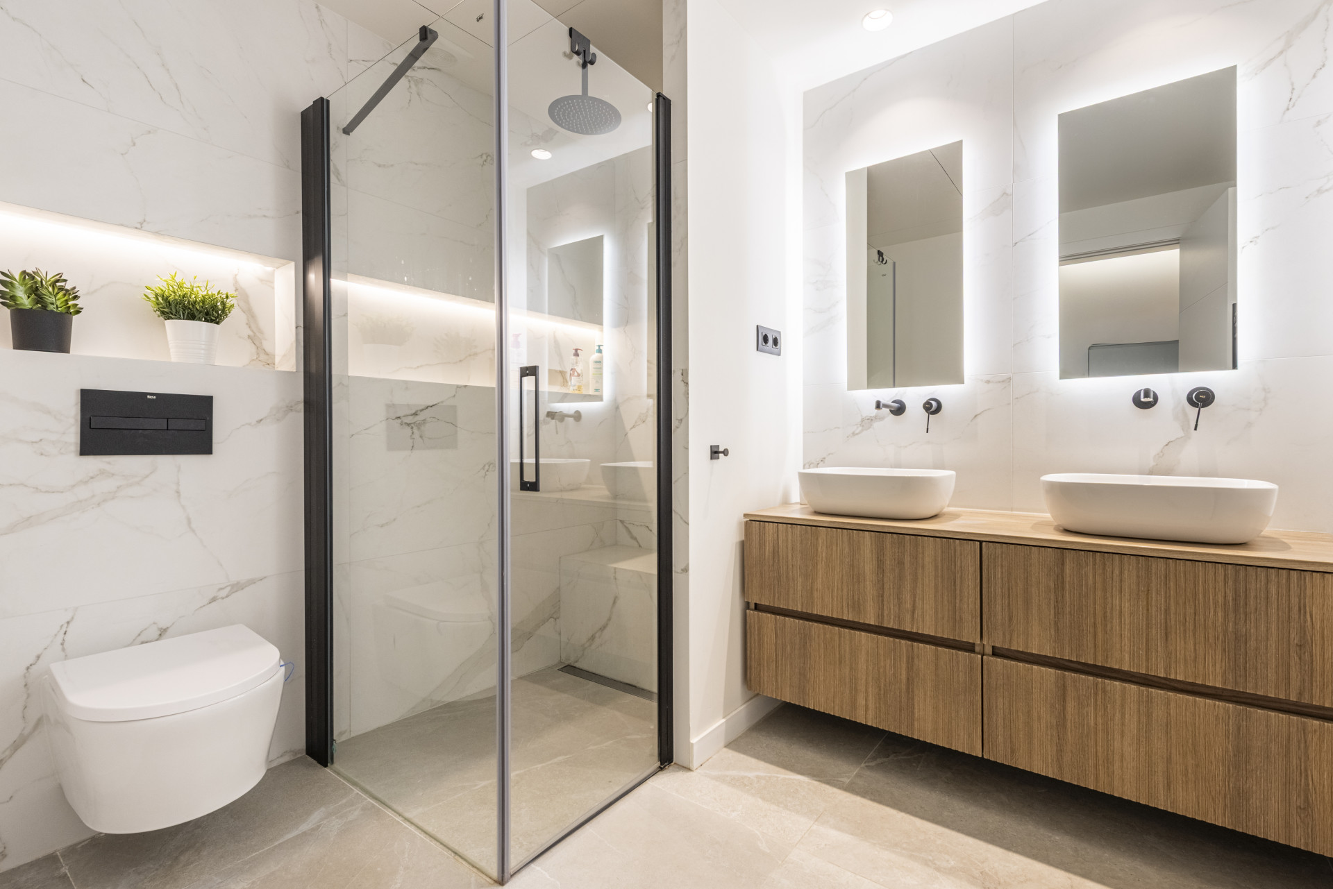 Duplex Penthouse 3 Bedrooms 3 Bathrooms in Altos de La Quinta, Costa del Sol