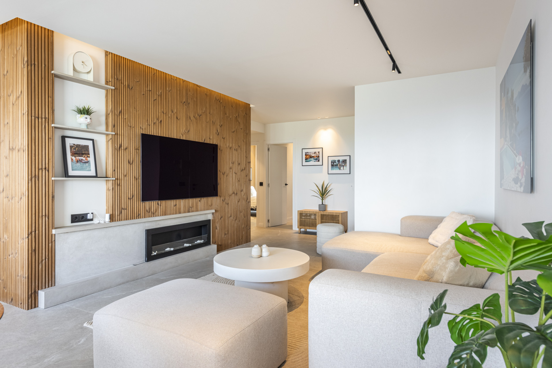 Duplex Penthouse 3 Bedrooms 3 Bathrooms in Altos de La Quinta, Costa del Sol