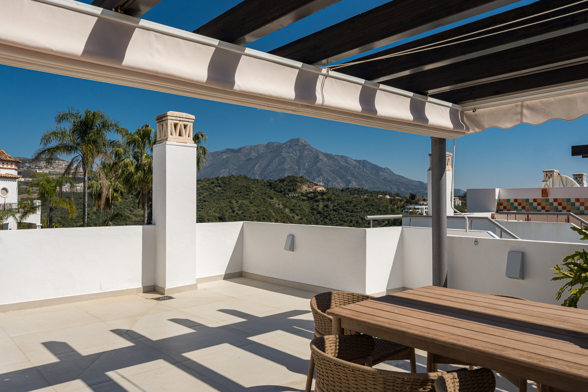 Duplex Penthouse 3 Bedrooms 3 Bathrooms in Benahavis, Costa del Sol