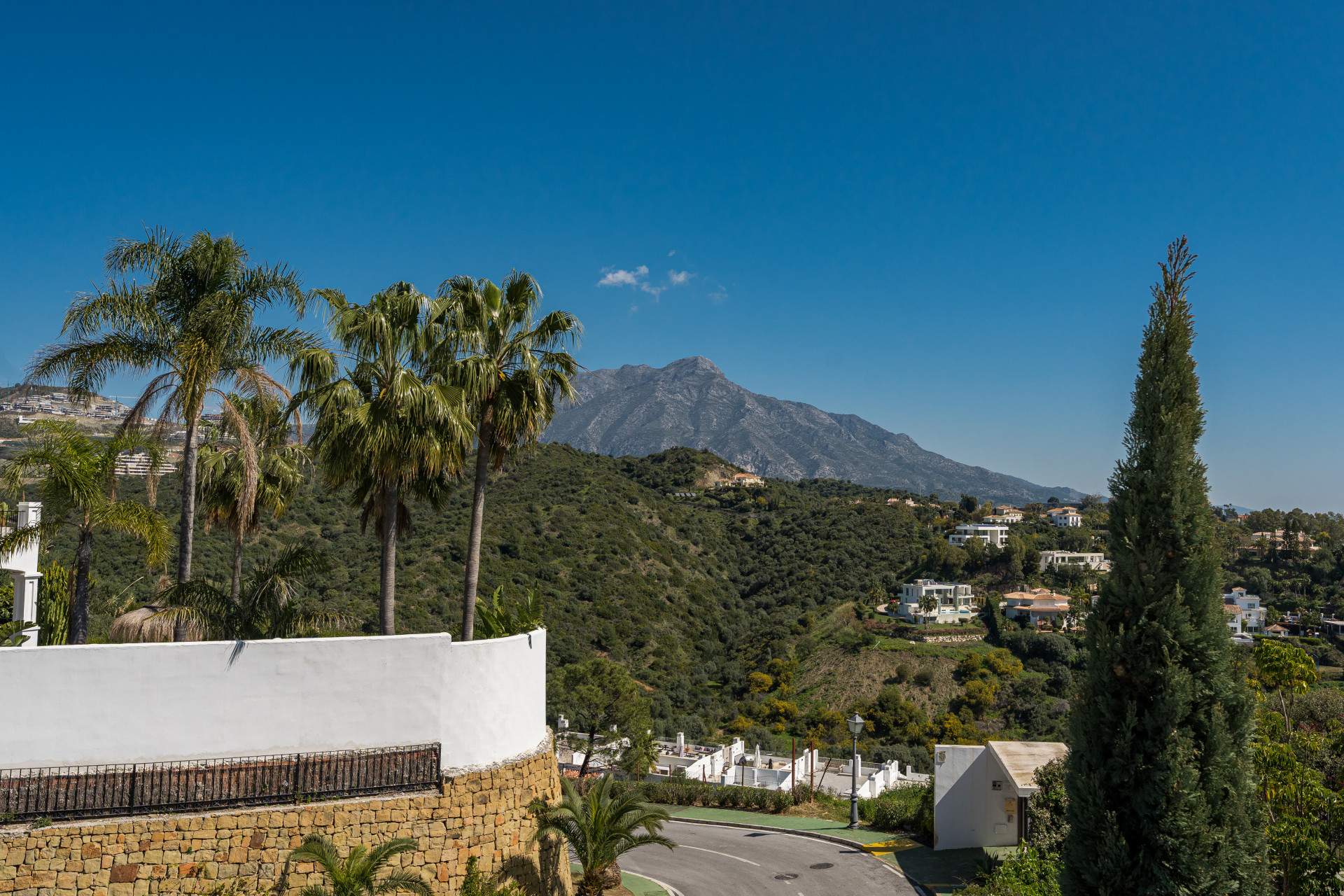 Duplex Penthouse 3 Bedrooms 3 Bathrooms in Benahavis, Costa del Sol