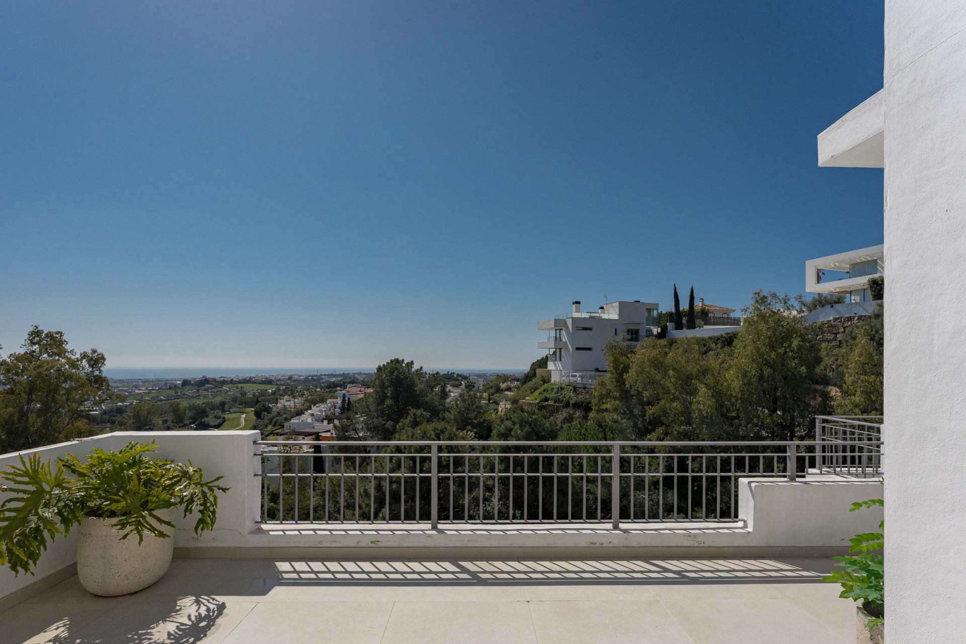 Duplex Penthouse 3 Bedrooms 3 Bathrooms in Benahavis, Costa del Sol