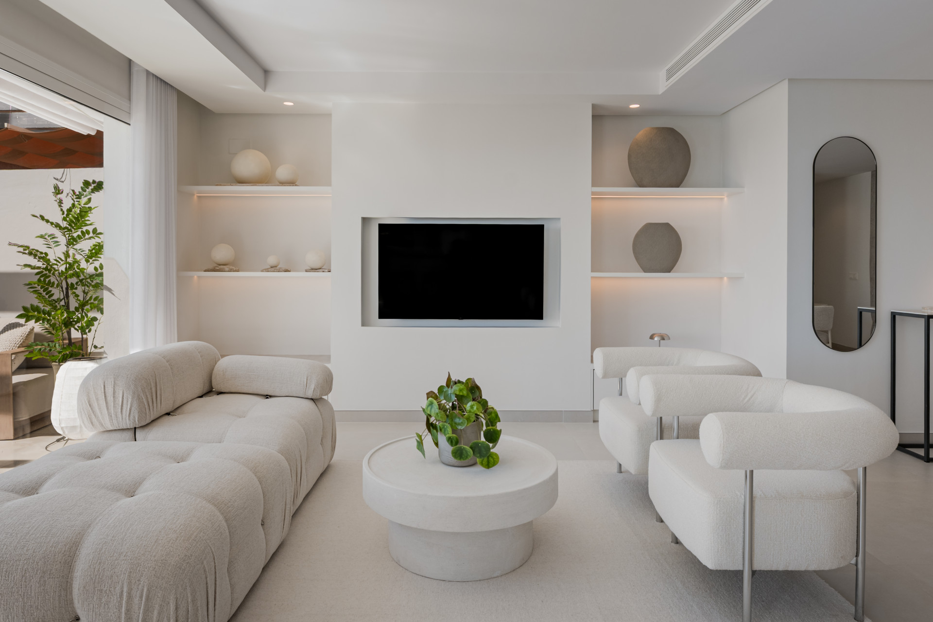 Duplex Penthouse 3 Bedrooms 3 Bathrooms in Benahavis, Costa del Sol