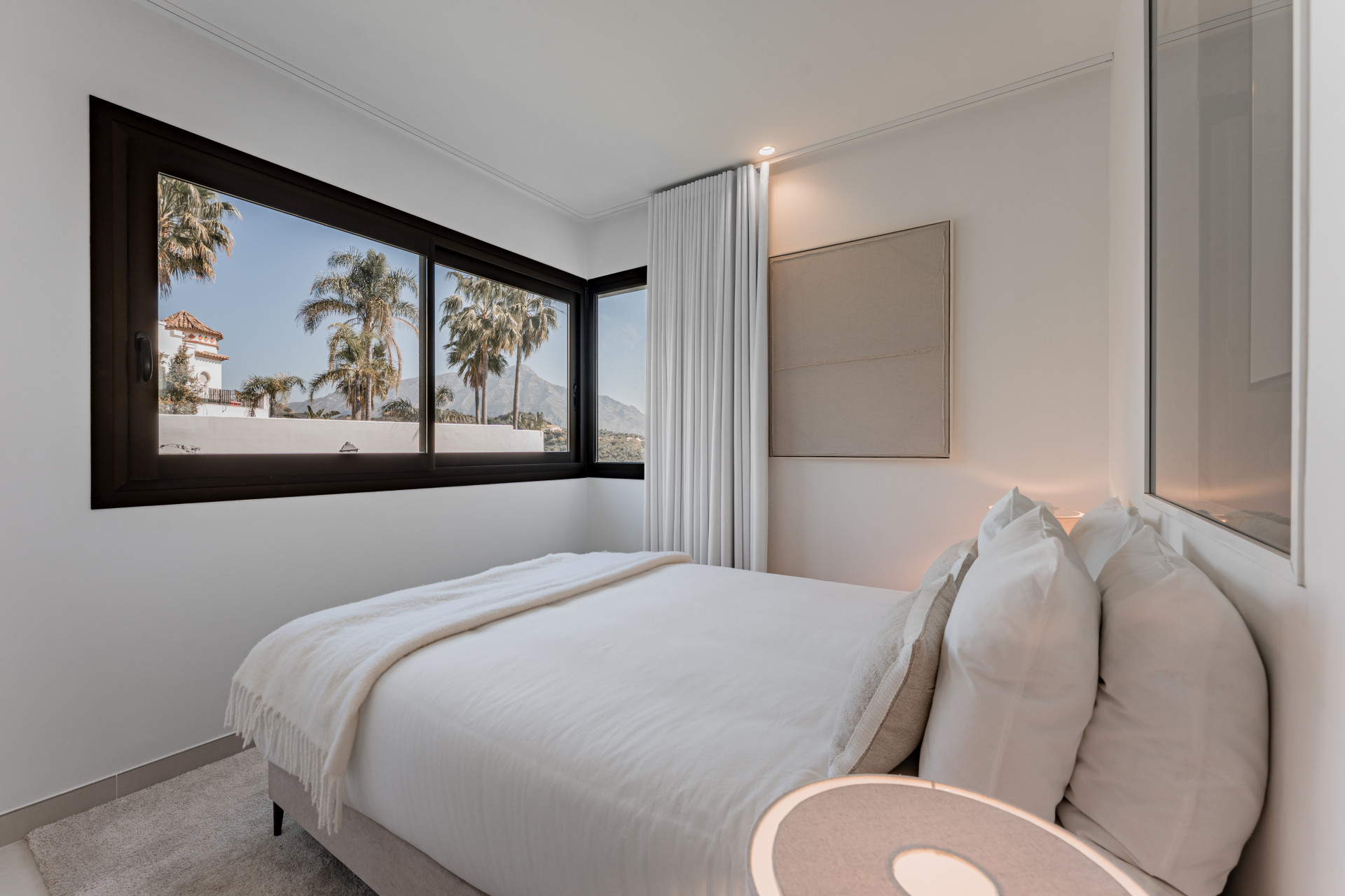Duplex Penthouse 3 Bedrooms 3 Bathrooms in Benahavis, Costa del Sol