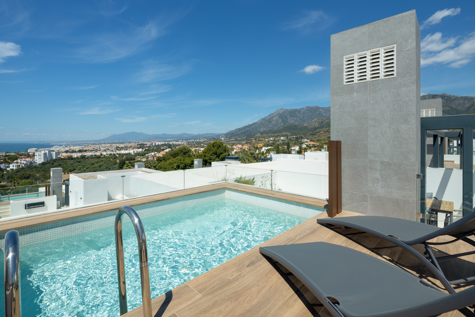 Villa 5 Bedrooms 5 Bathrooms in Marbella, Costa del Sol