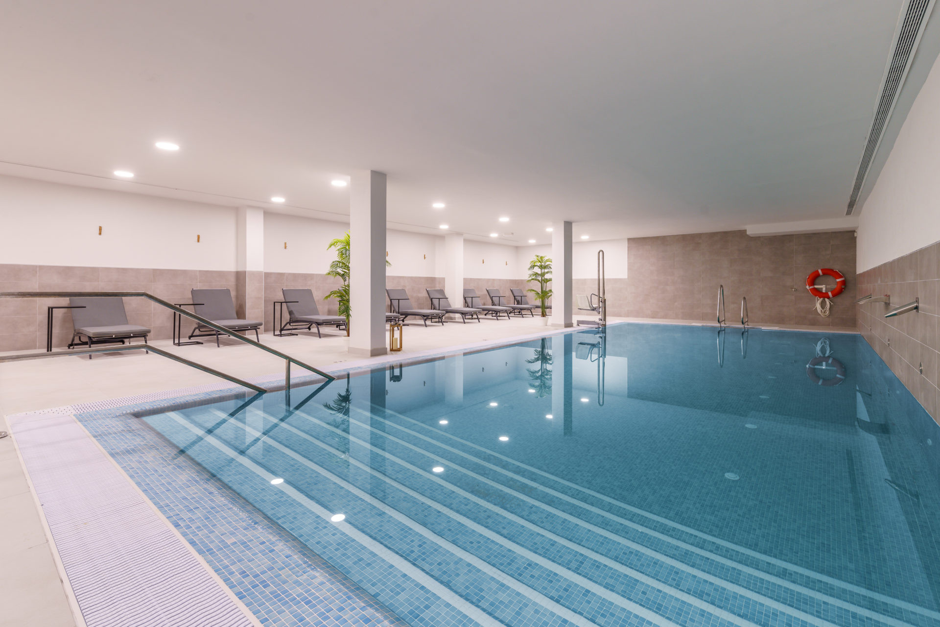 Apartment 4 Bedrooms 3 Bathrooms in Marbella, Costa del Sol