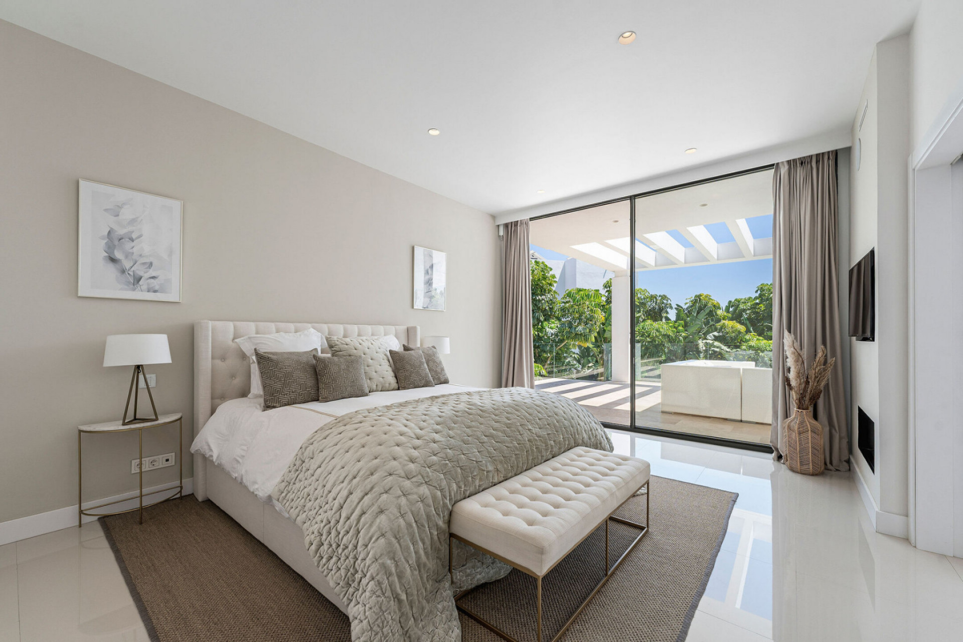 Villa 5 Bedrooms 5 Bathrooms in Benahavis, Costa del Sol