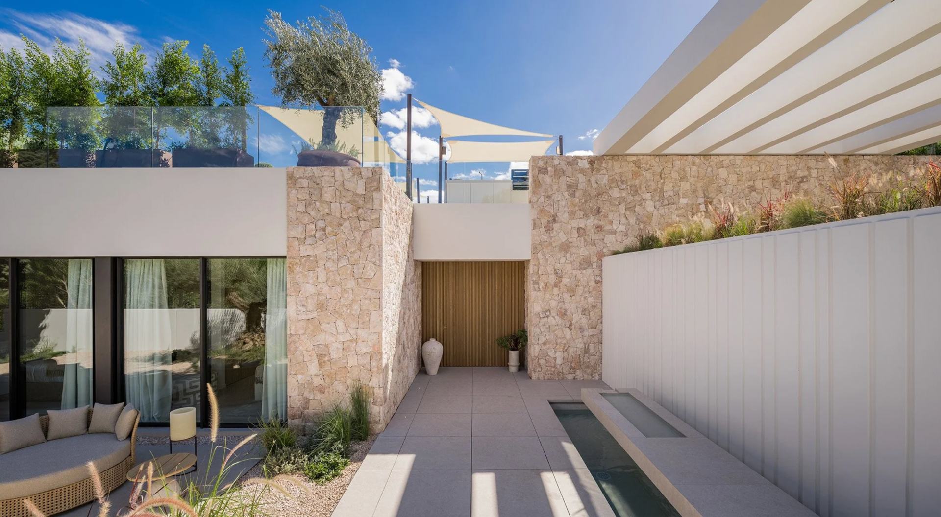 Villa 5 Bedrooms 6 Bathrooms in Marbella, Costa del Sol