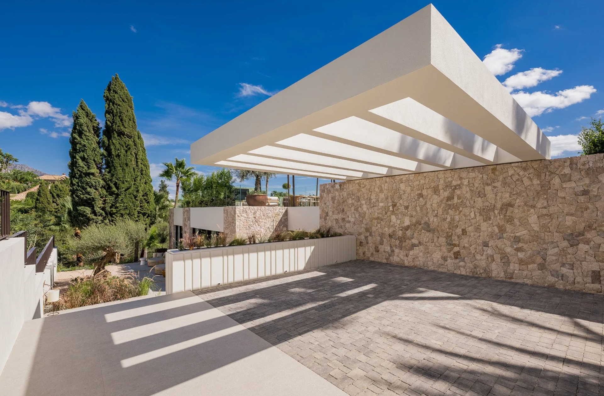 Villa 5 Bedrooms 6 Bathrooms in Marbella, Costa del Sol