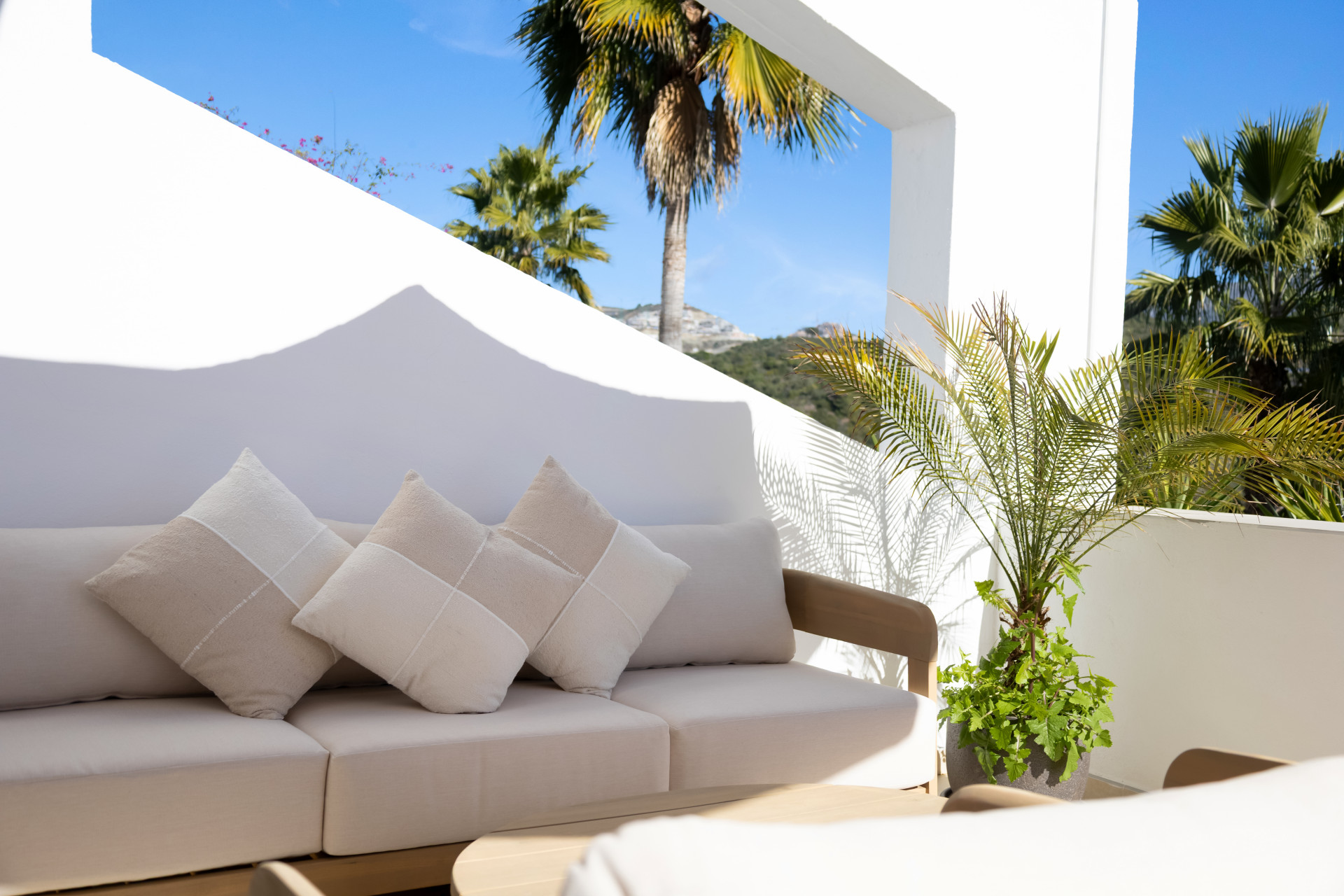 Apartment 2 Bedrooms 2 Bathrooms in Benahavis, Costa del Sol