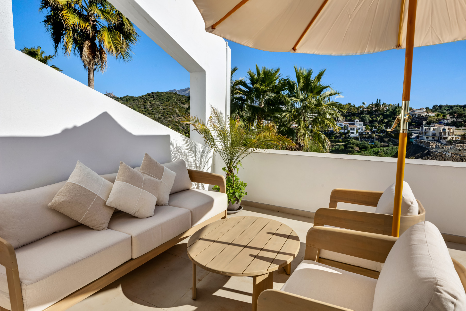Apartment 2 Bedrooms 2 Bathrooms in Benahavis, Costa del Sol