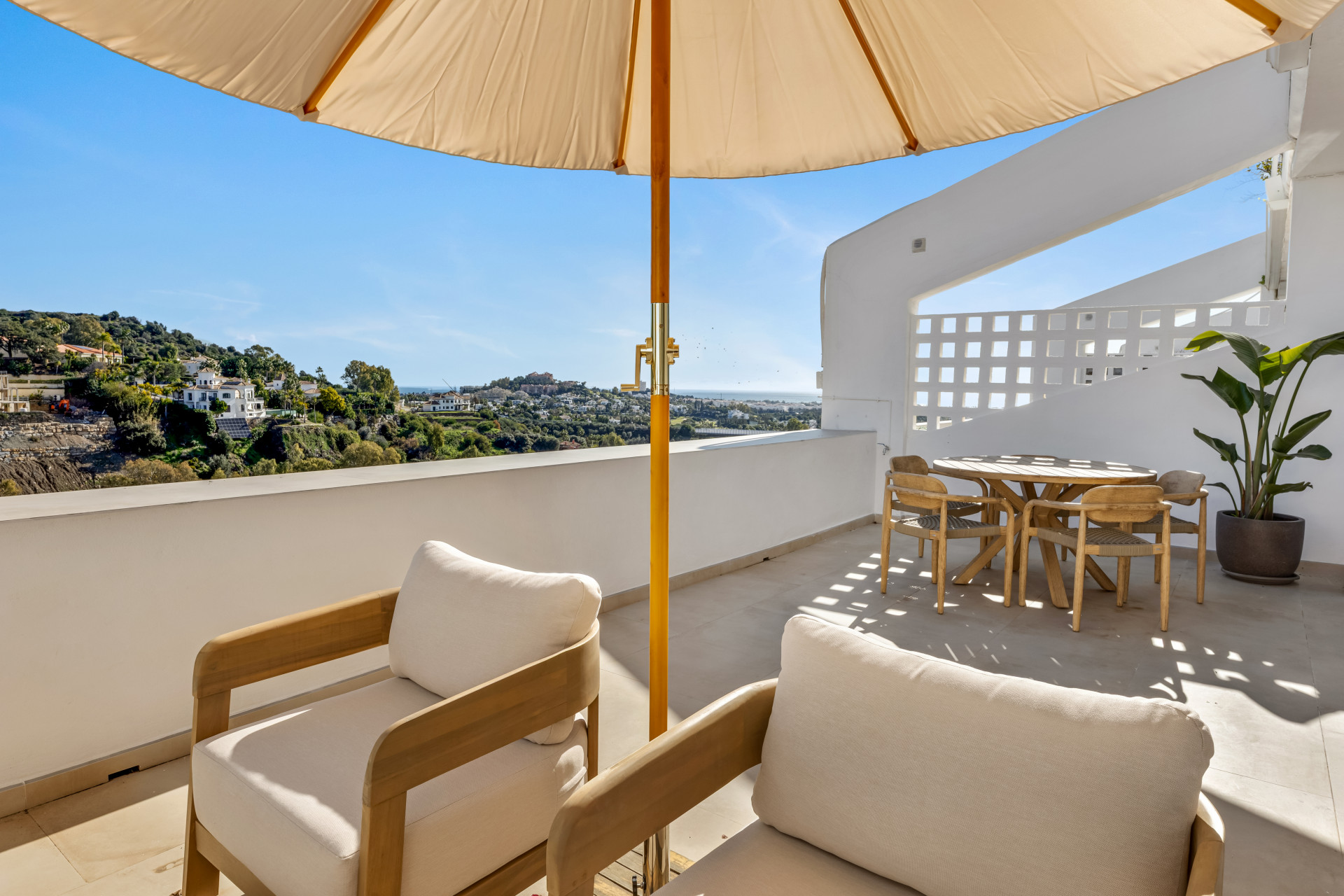 Apartment 2 Bedrooms 2 Bathrooms in Benahavis, Costa del Sol